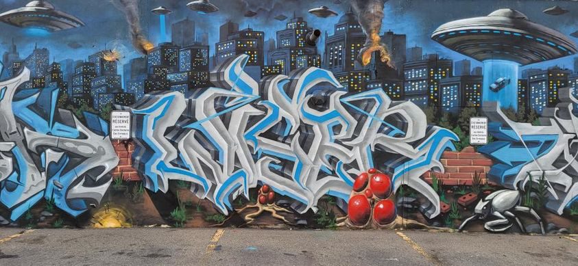Alien Attack, Graffiti and Alien Monster — Street art in Laval
