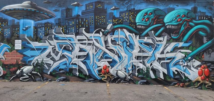 Alien Attack, Graffiti and Alien Monster — Street art in Laval