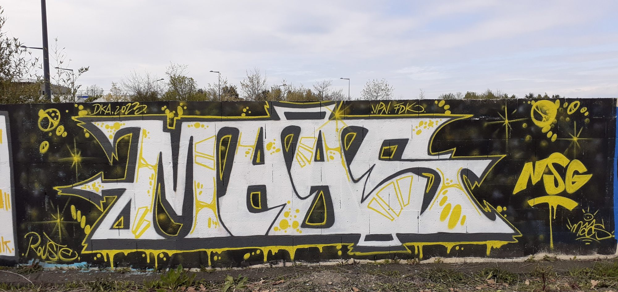 Maas Yellow on Black Background — Street art in Angers