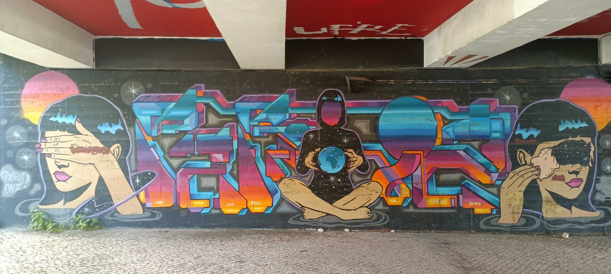 Cosmic Meditation — Street art in Lisboa