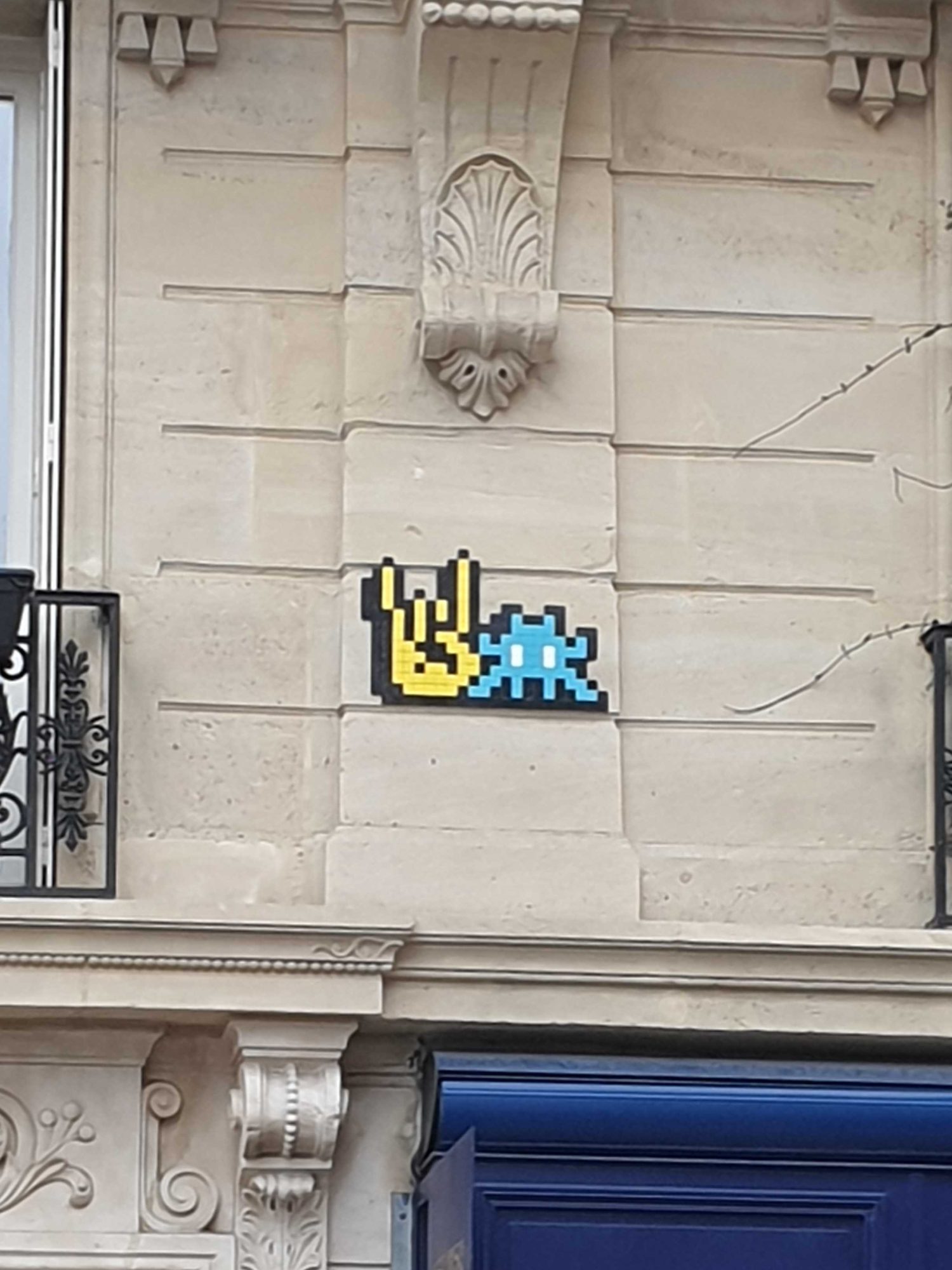 PA_1337, Space Invader on 93 rue de Seine — Street art by Invader in Paris