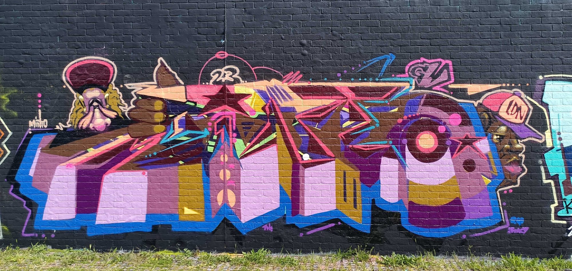 Pink and Gold Wildstyle on Buxton Street — Street art in London