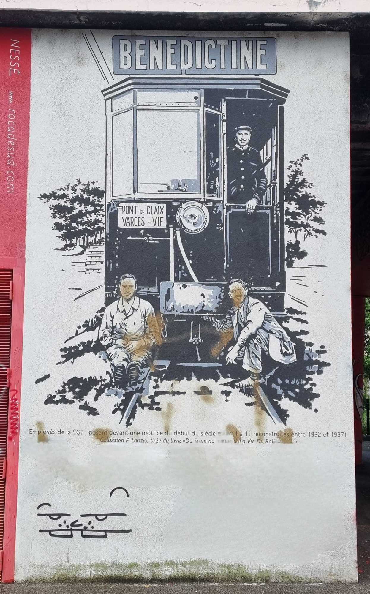 Employés du TGT devant leur tramway — Street art à Grenoble