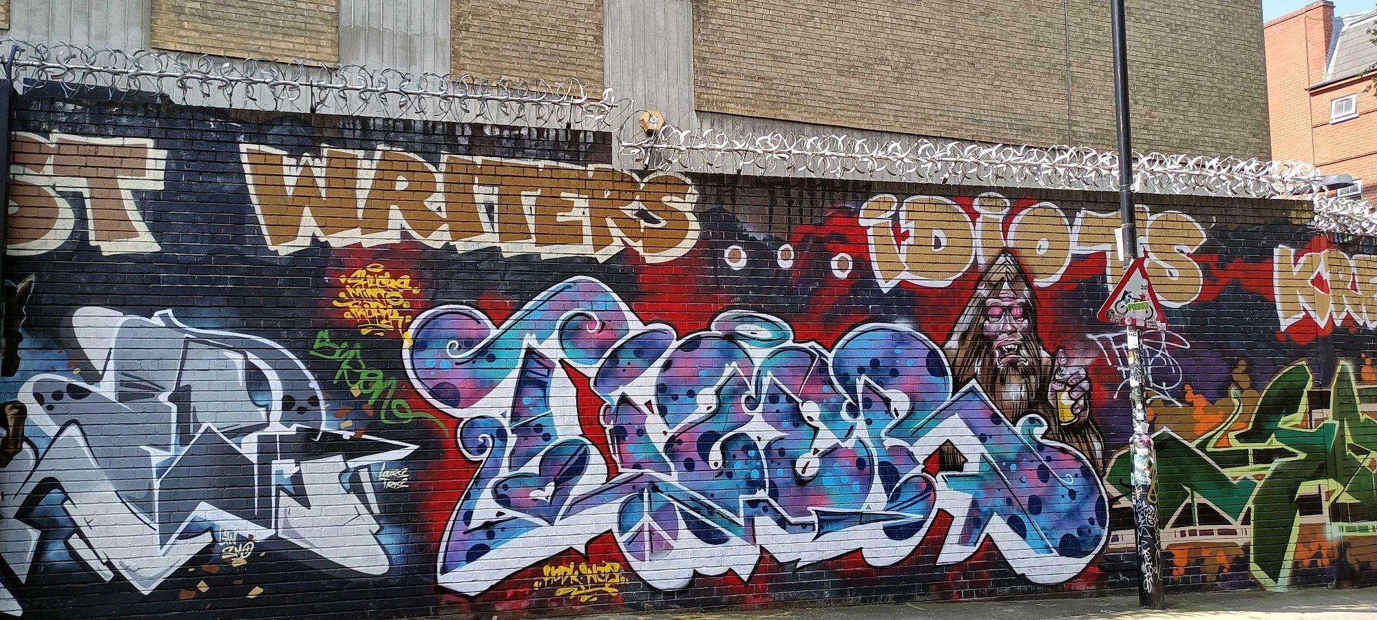 Writers Idiots Collective Wall — Street art in London