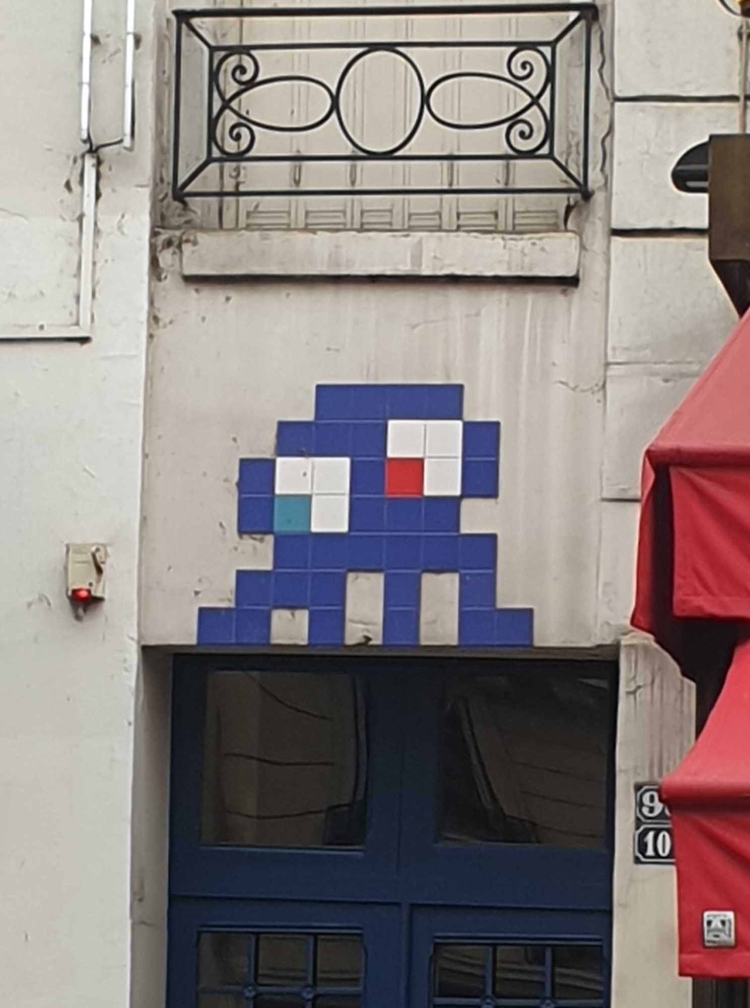 PA_1209, Space Invader on Boulevard Saint-Germain — Street art by Invader in Paris