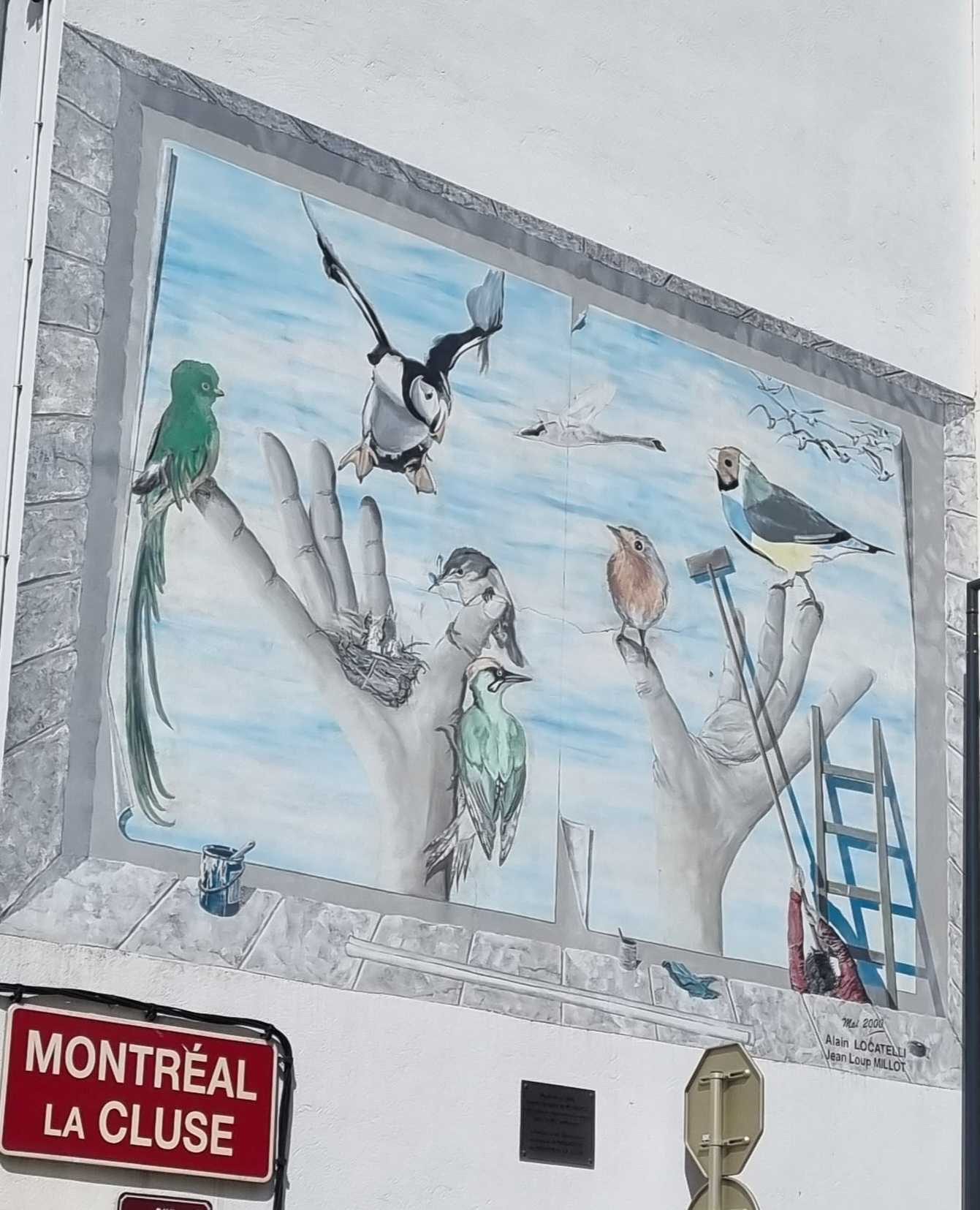 Oiseaux sur une main géante — Street art à Nantua