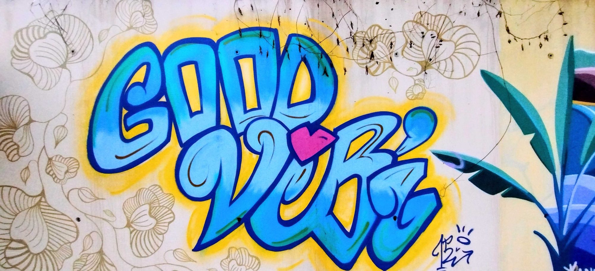 Graffiti with Pink Heart — Street art in Saint-Paul