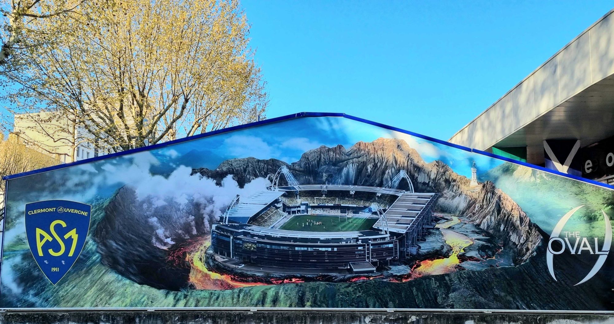 Stade ASM surgissant du volcan — Street art à Clermont-Ferrand