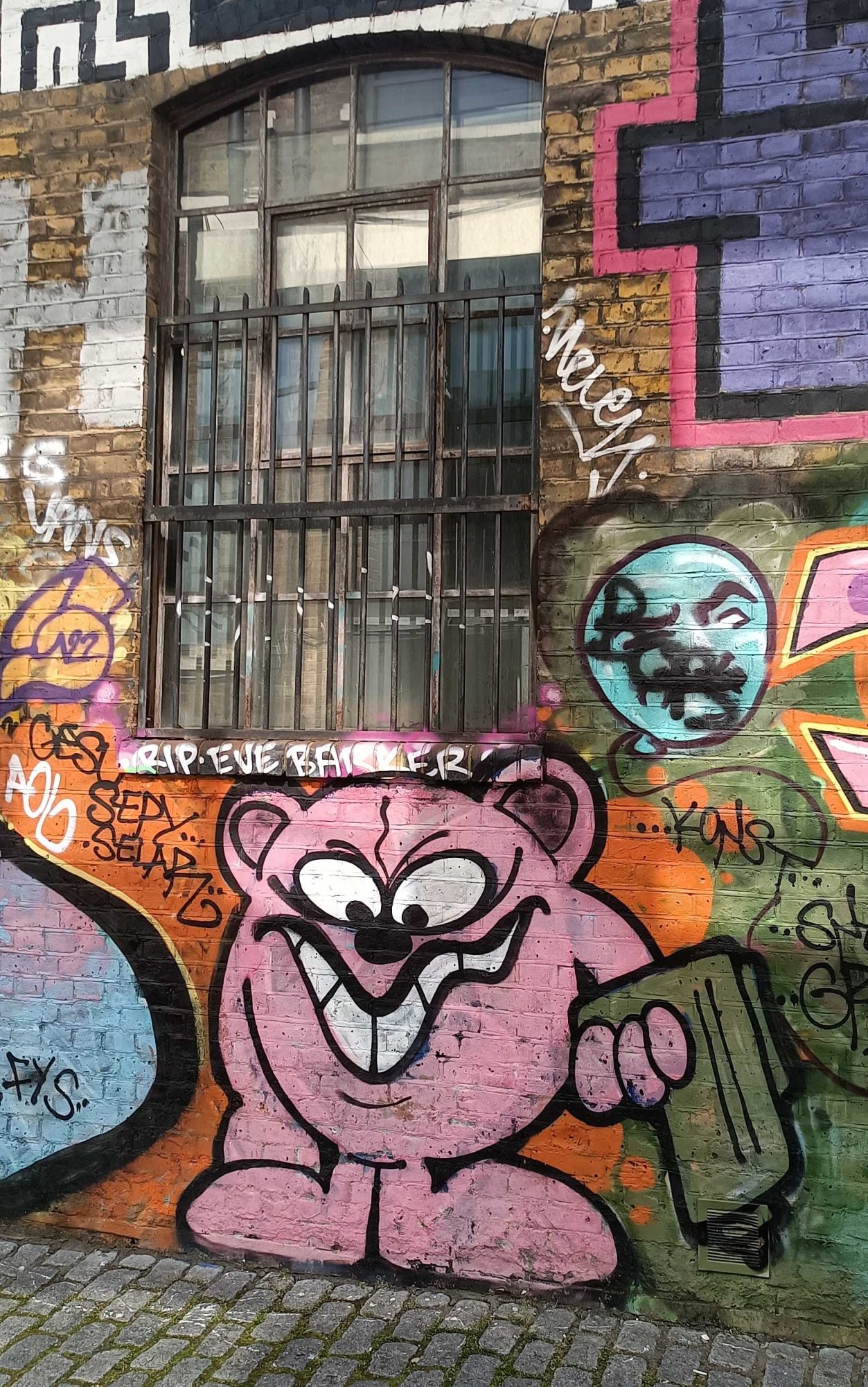 The Pink Bear with a Spray Can — Street art in London