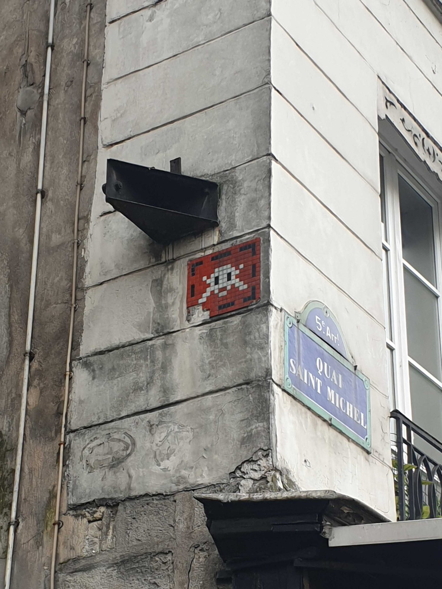PA_873, Space Invader on Rue du Chat Qui Pêche — Street art by Invader in Paris