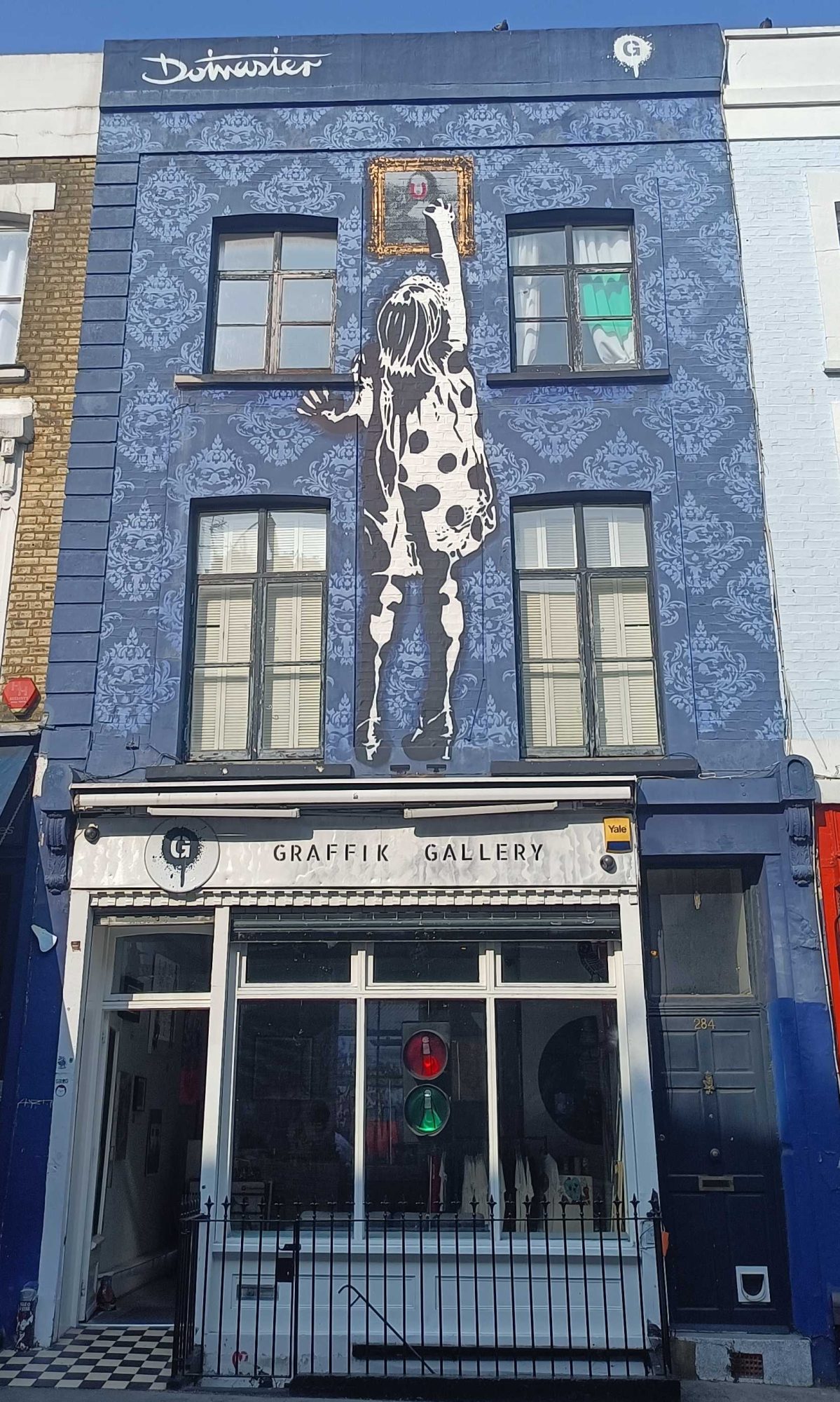 Minimalist Creature — Street art in London
