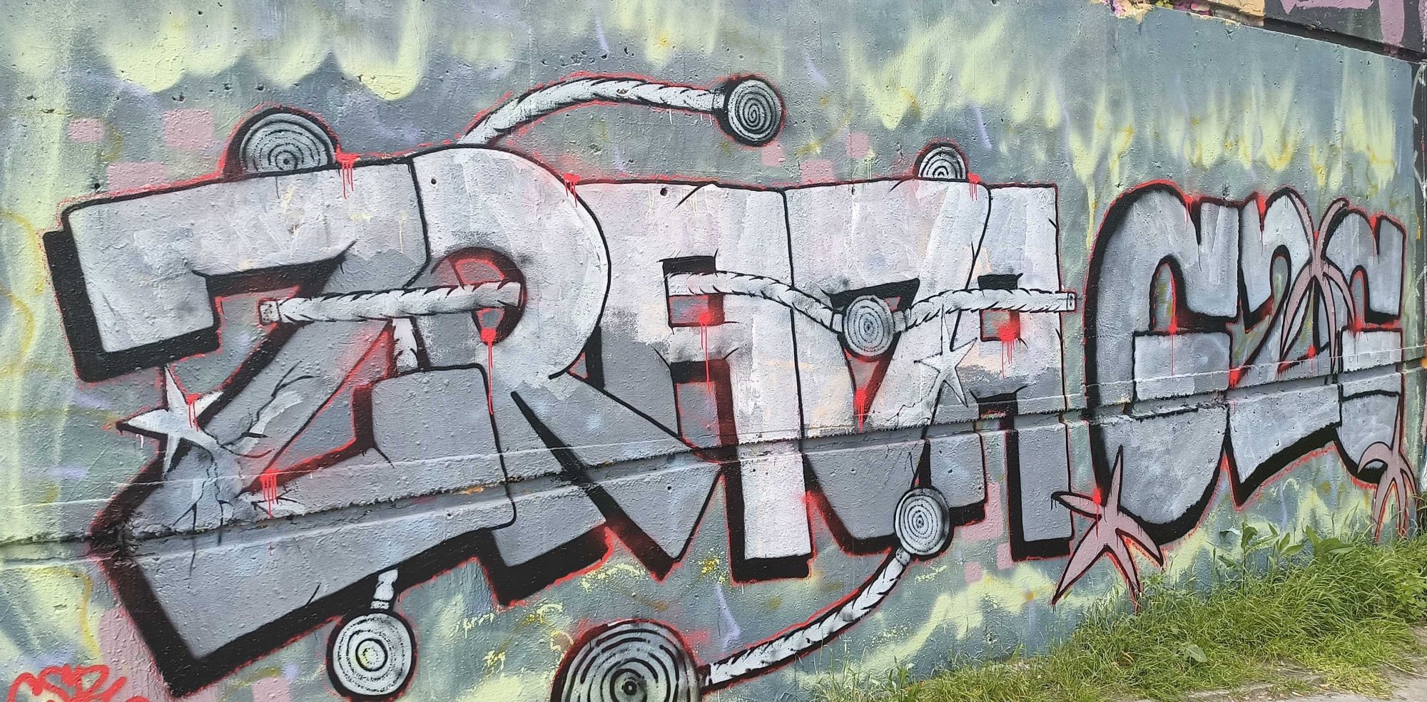 Grey Graffiti with Ropes and Shooting Stars — Street art in Prague