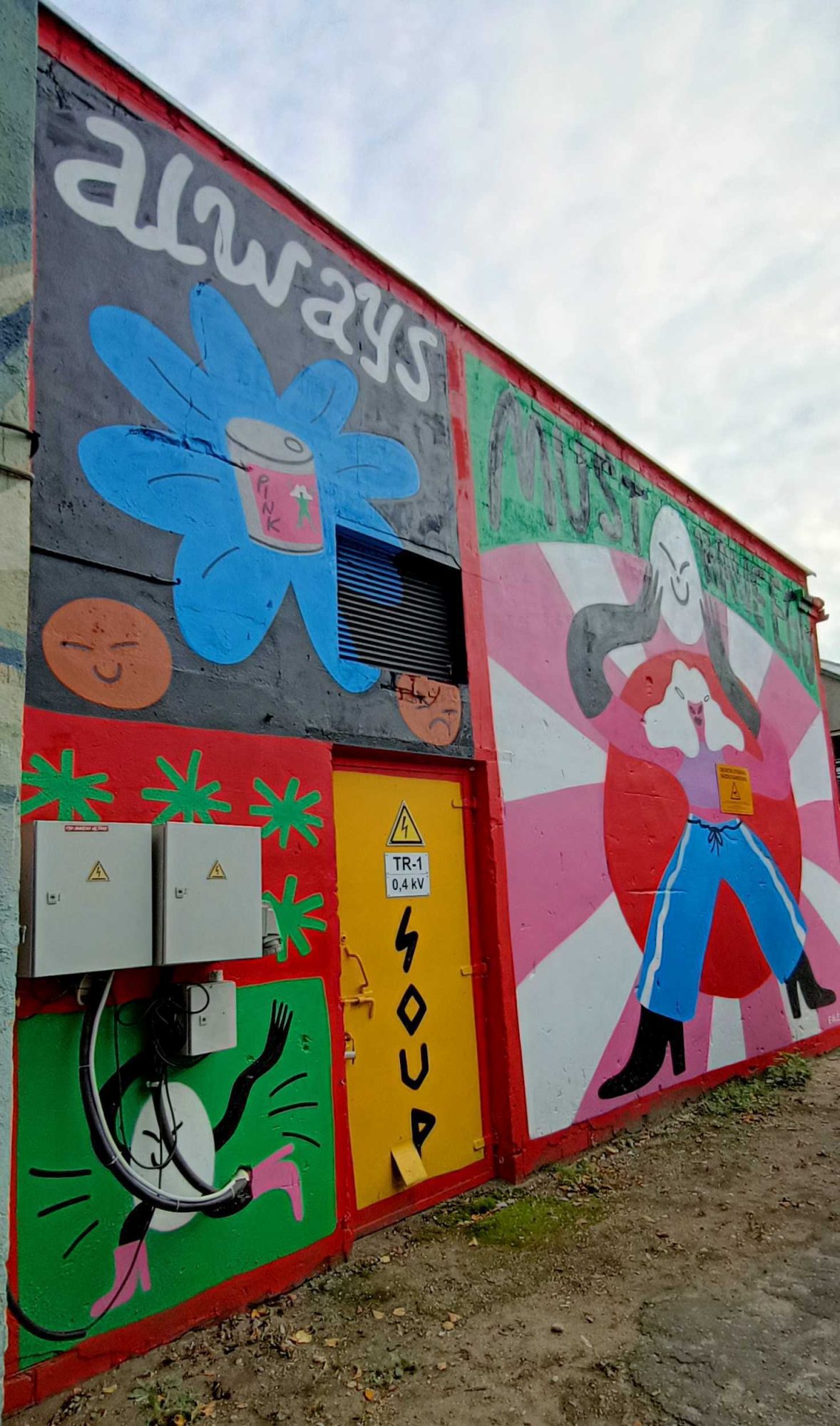 Pop-art fresco with flowers — Street art by Egle Zvirblyte in Vilnius