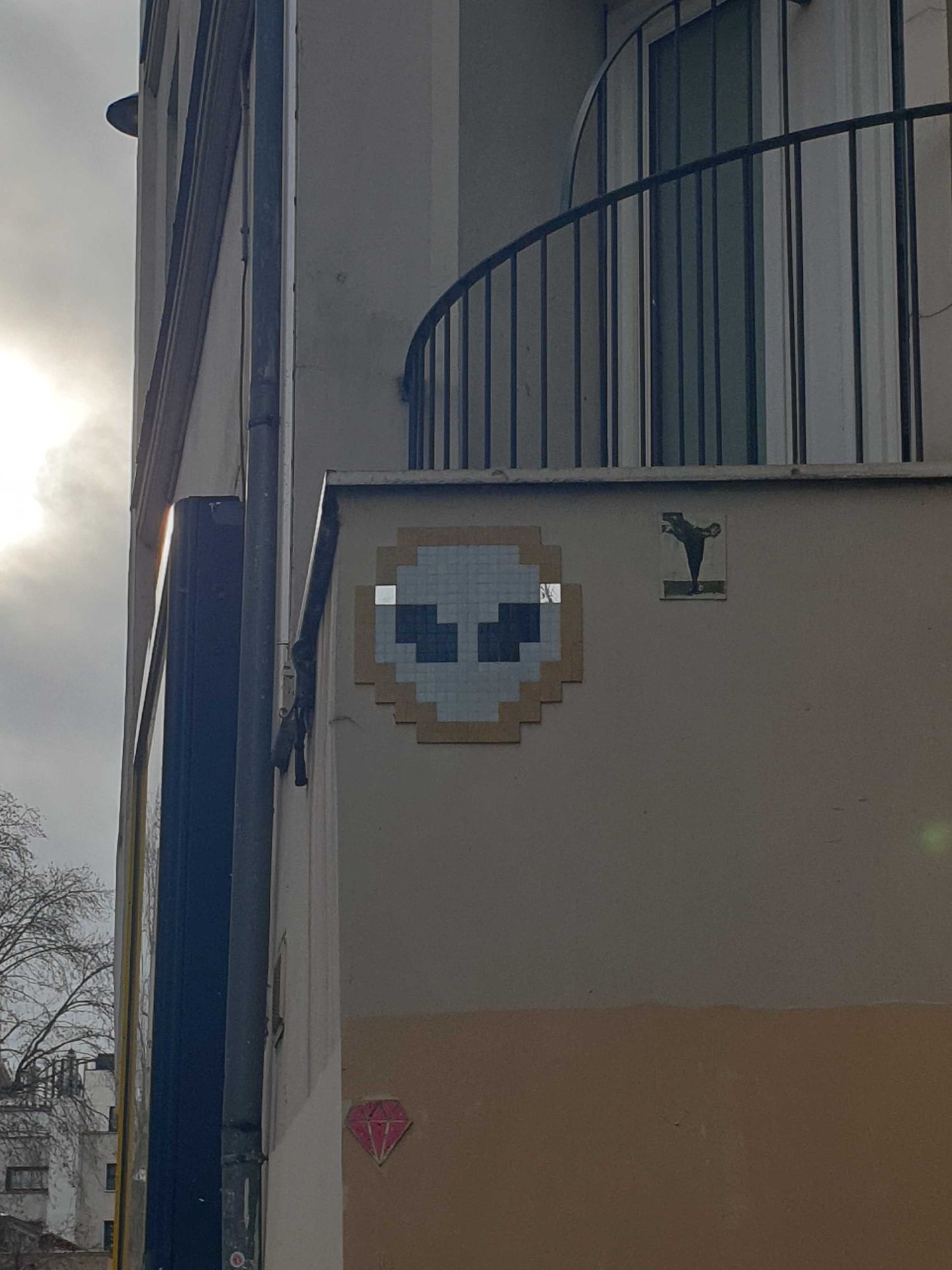 Tête d'extraterrestre de Mr Djoul — Street art de Mr Djoul à Paris