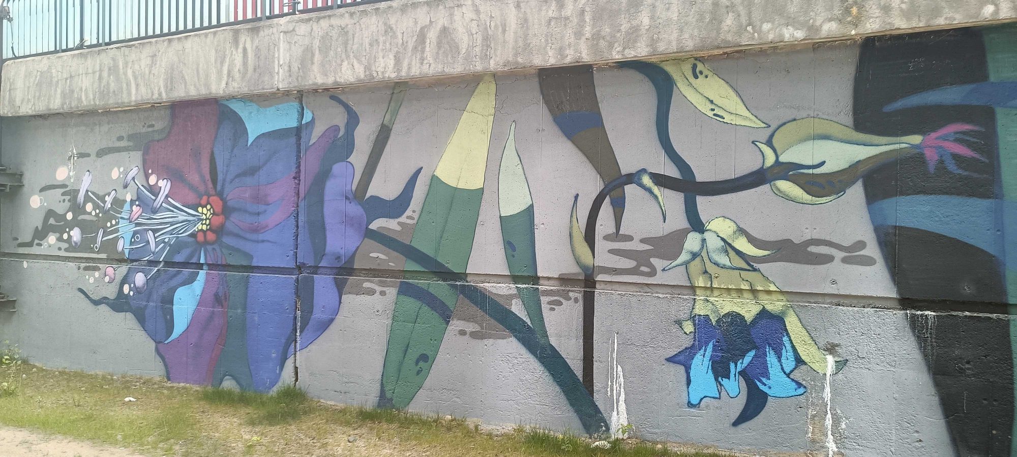 Botanical Flowers - Bridge — Street art in Prague