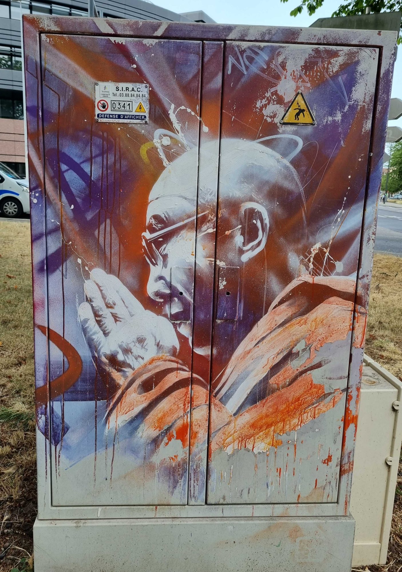 The Man with Joined Hands — Street art by Dan23 in Strasbourg