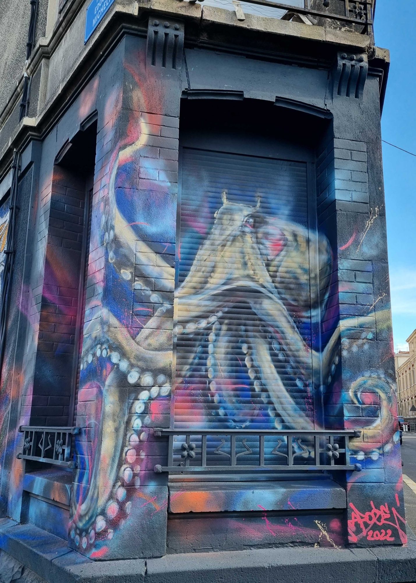 Giant Octopus by Apogé — Street art by Apogé (Olivier Robillard) in Clermont-Ferrand