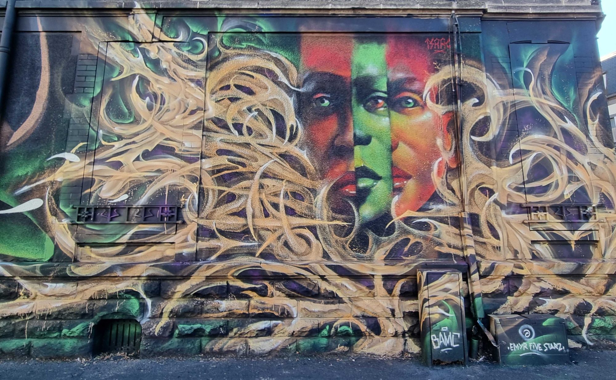 Double Portrait with Golden Hair — Street art in Clermont-Ferrand