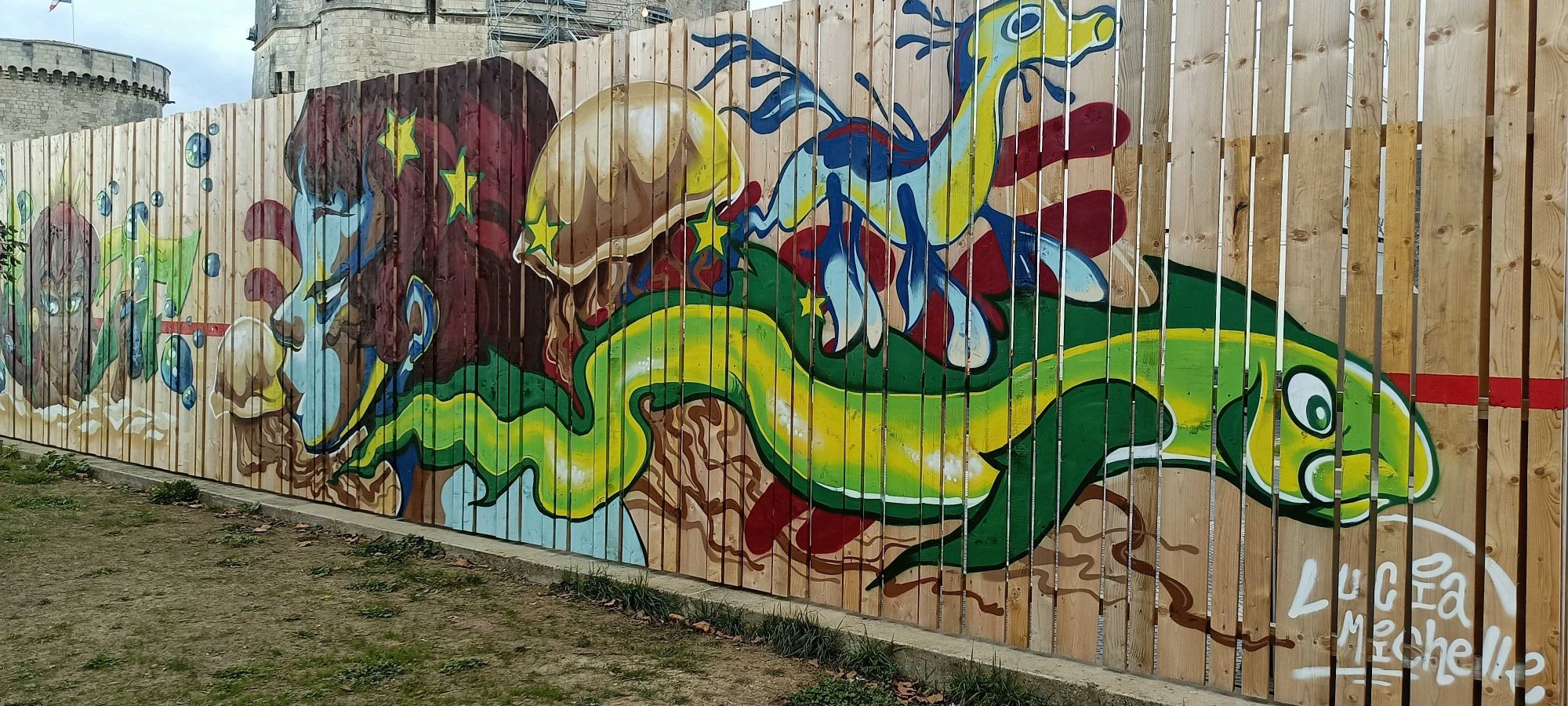 Green Lizard and Stylized Clouds — Street art in La Rochelle