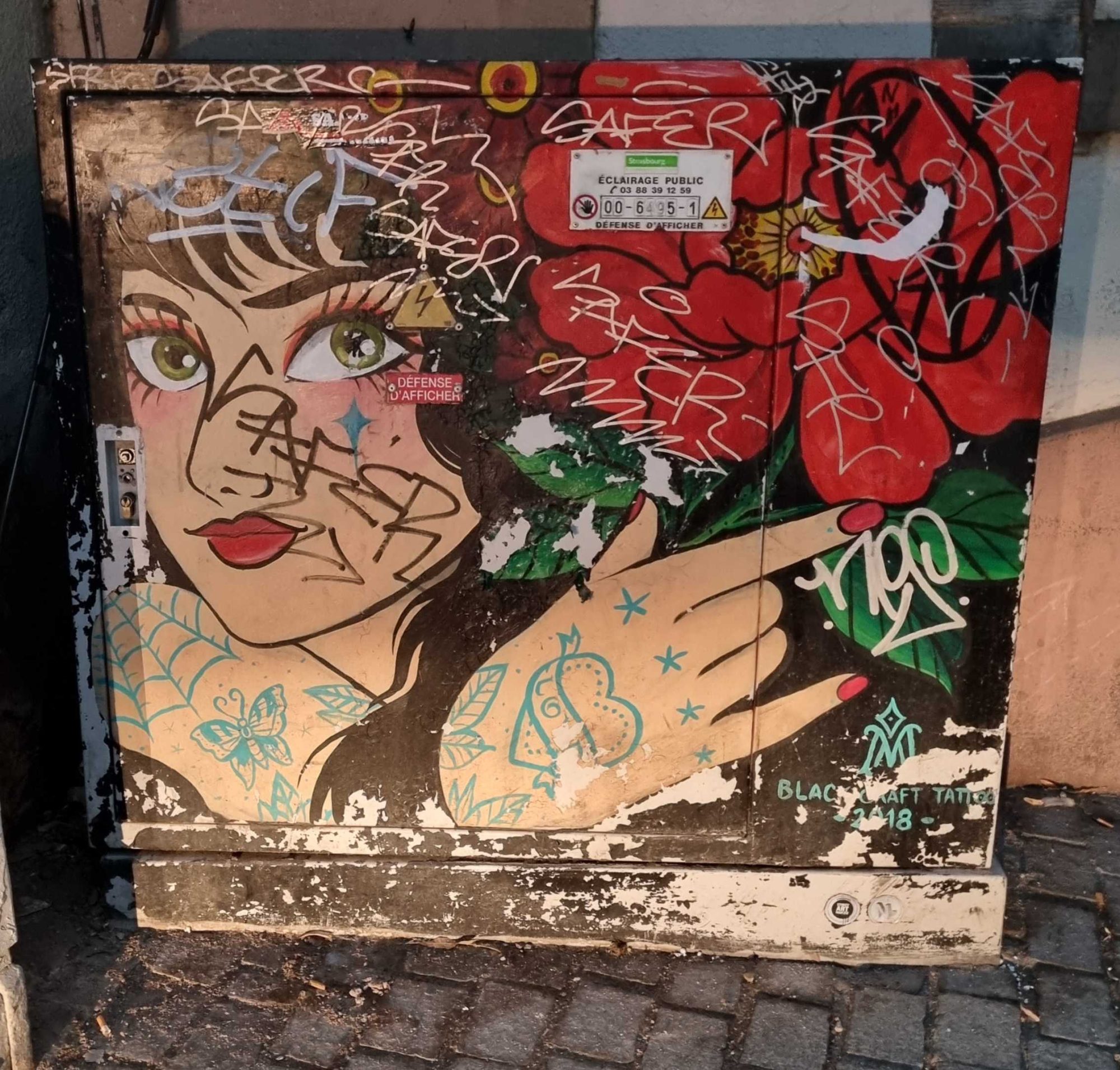 Pin-up tatouée de Black Craft — Street art à Strasbourg