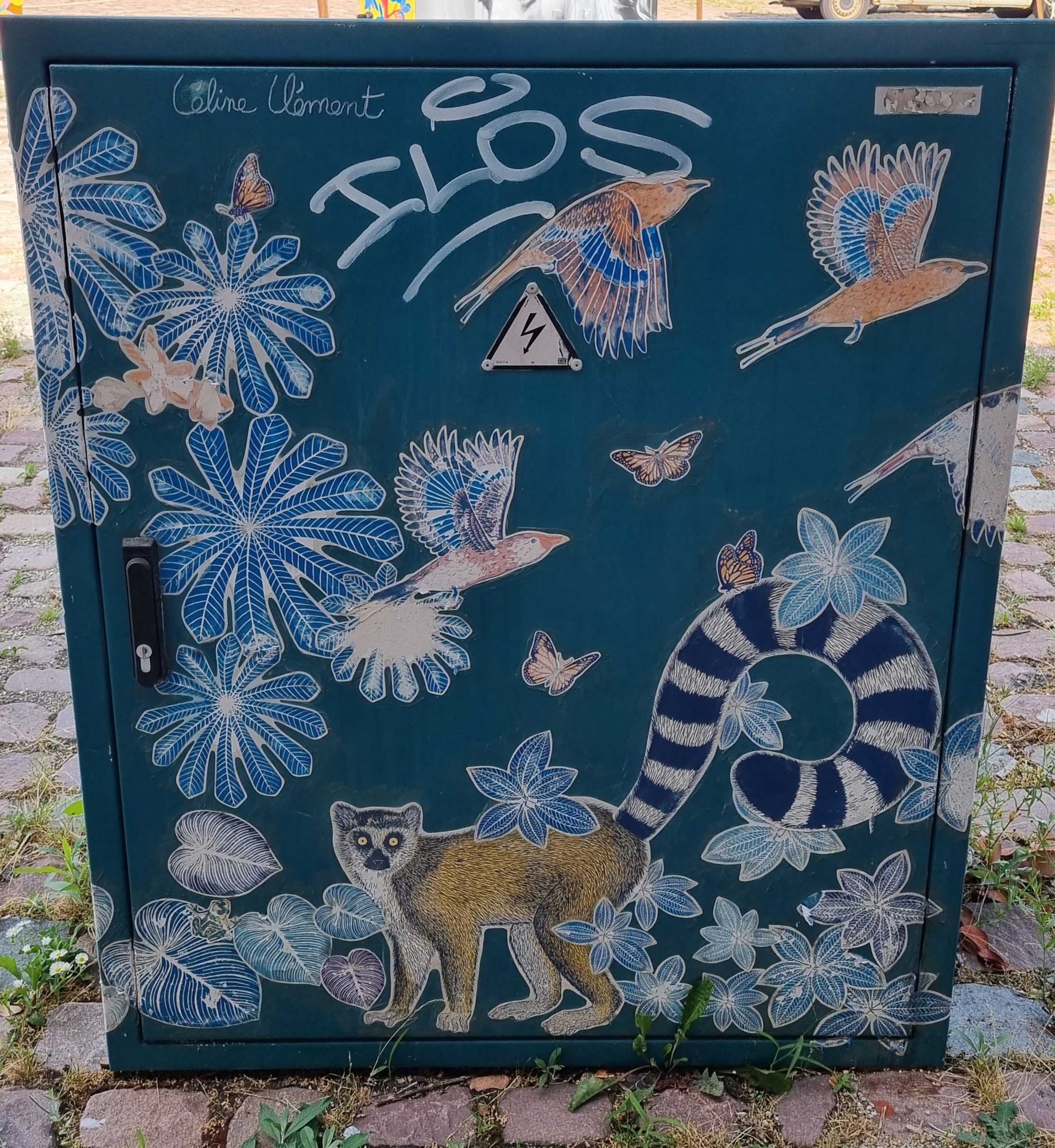 Le maki et les oiseaux en vol — Street art à Strasbourg