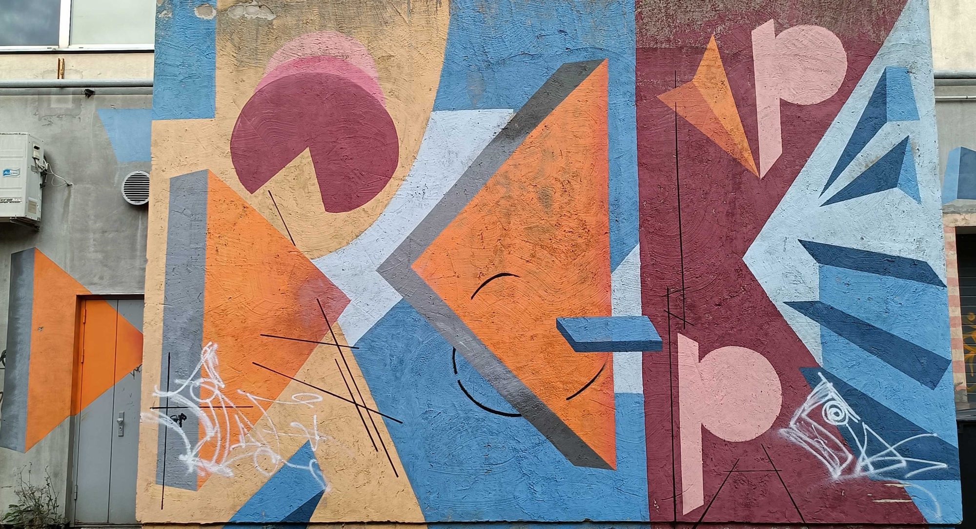RGNR8's Triangles and Half-Moons — Street art by Guillaume Herr-Zekanowski (RGNR8) in Vilnius