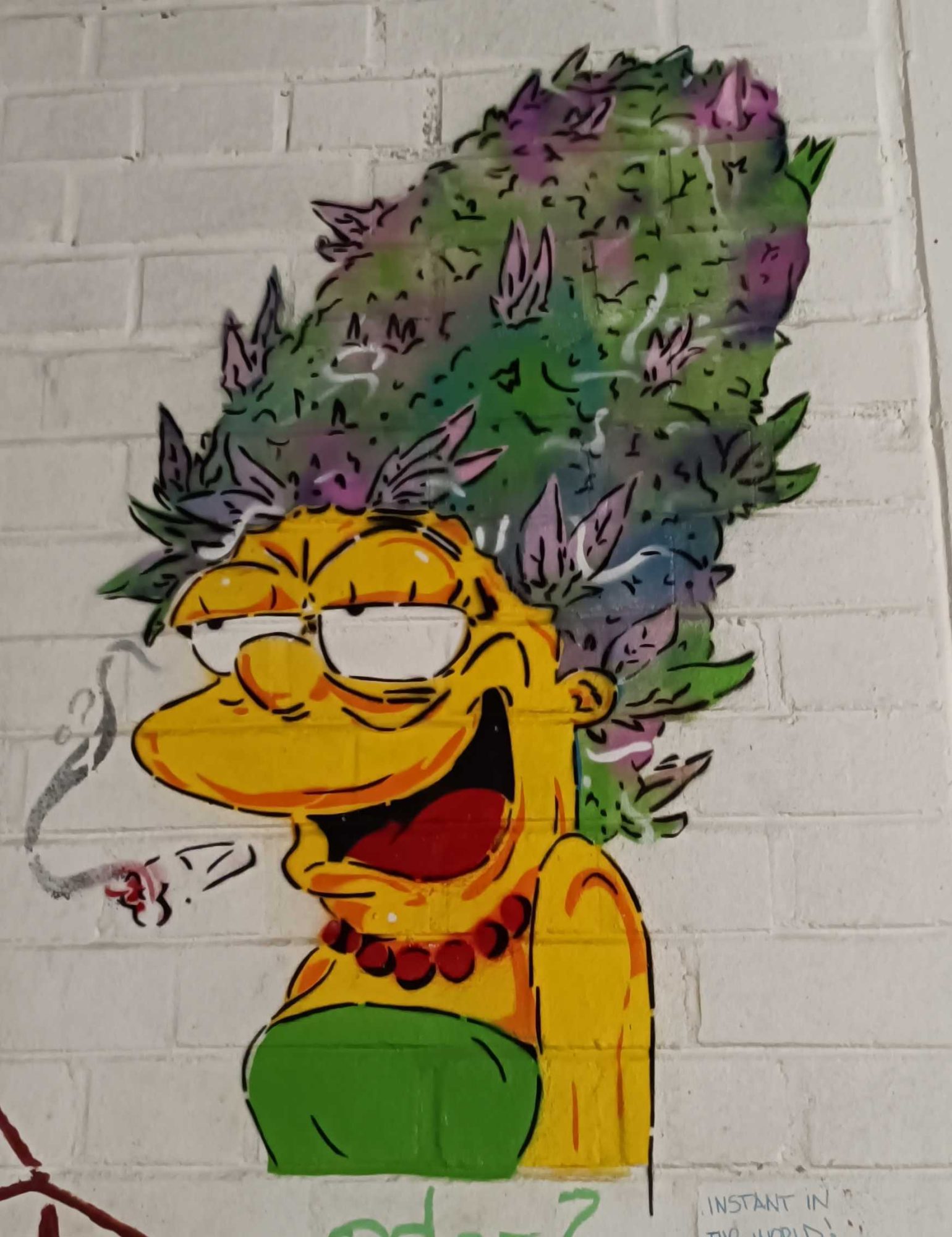 Marge Simpson à la coiffe de cannabis — Street art à Grossbeeren