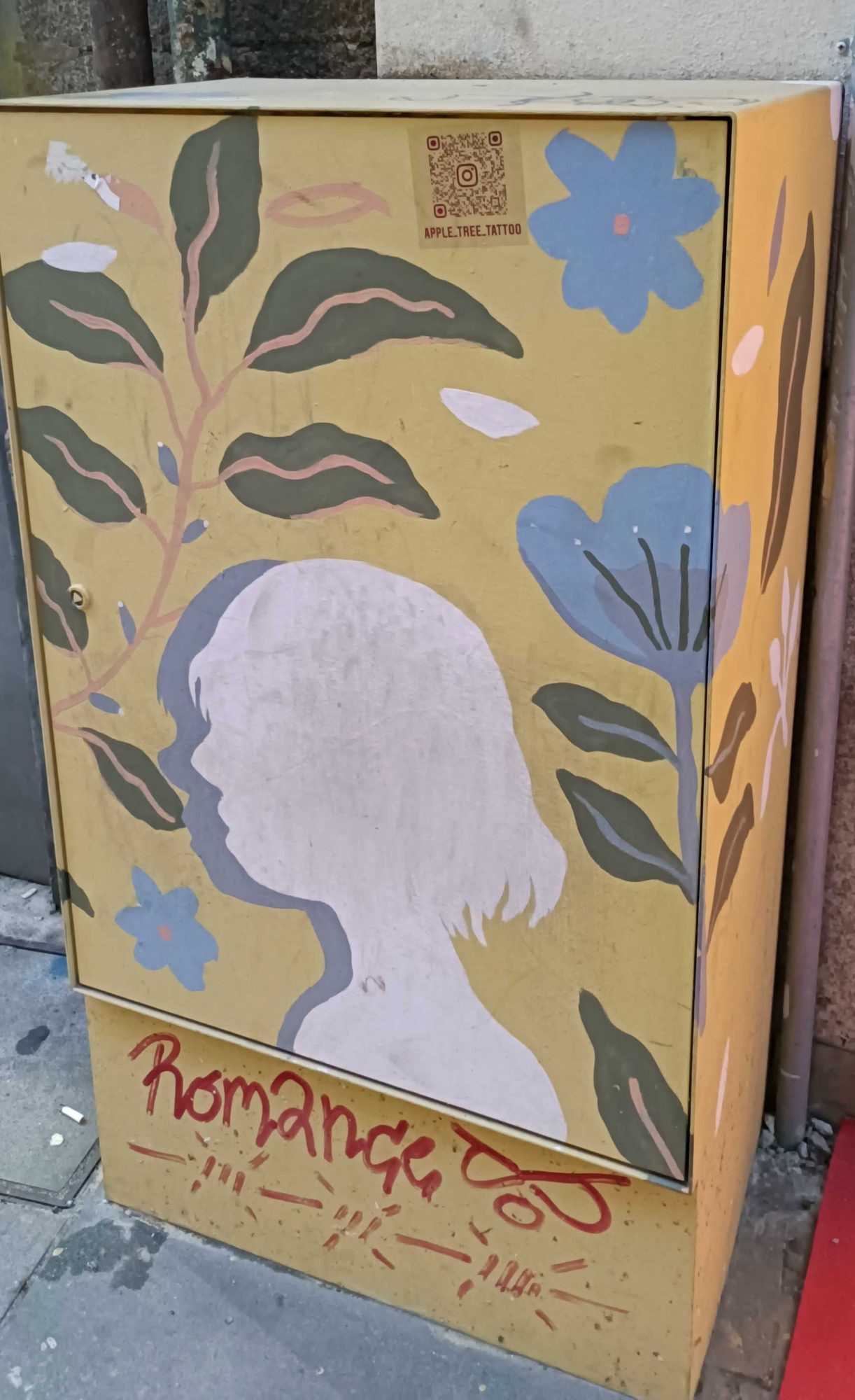 Silhouette romantique au jardin — Street art à Porto