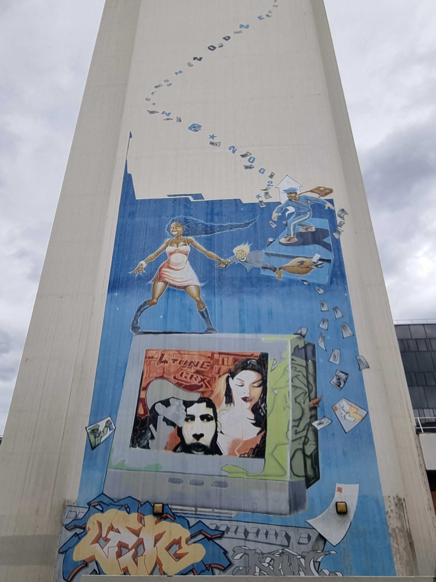 Dancing Woman and Television Screen — Street art in Grenoble
