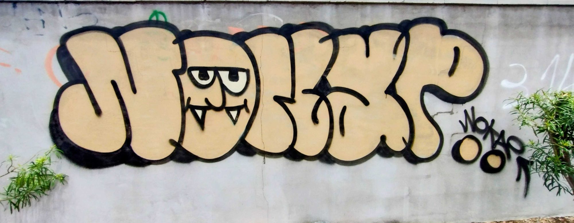 Fanged Monster in Bubble — Street art in Saint-Paul
