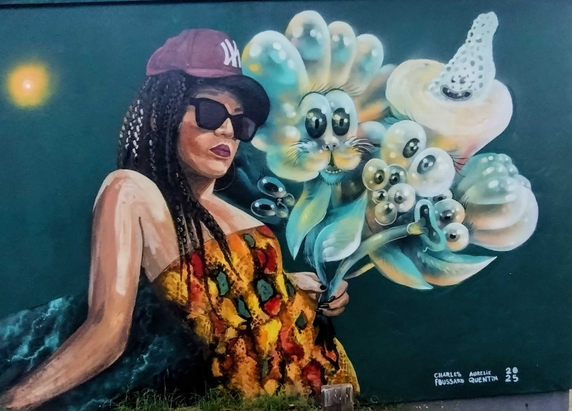 Femme surréaliste et créatures — Street art de Charles Foussard, Aurélie Quentin à Saint-Paul