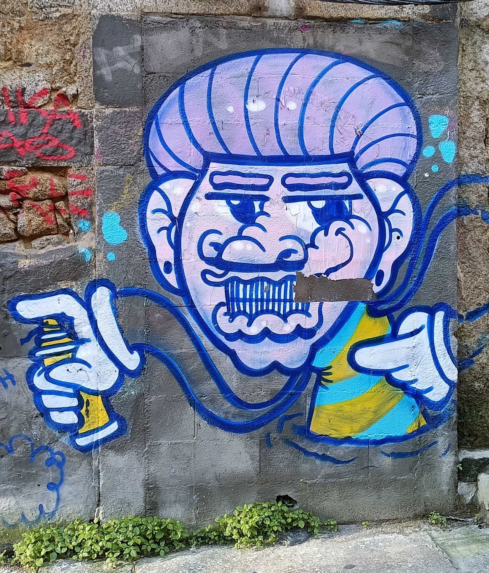 Graffeur en colère aux bombes de peinture — Street art à Porto