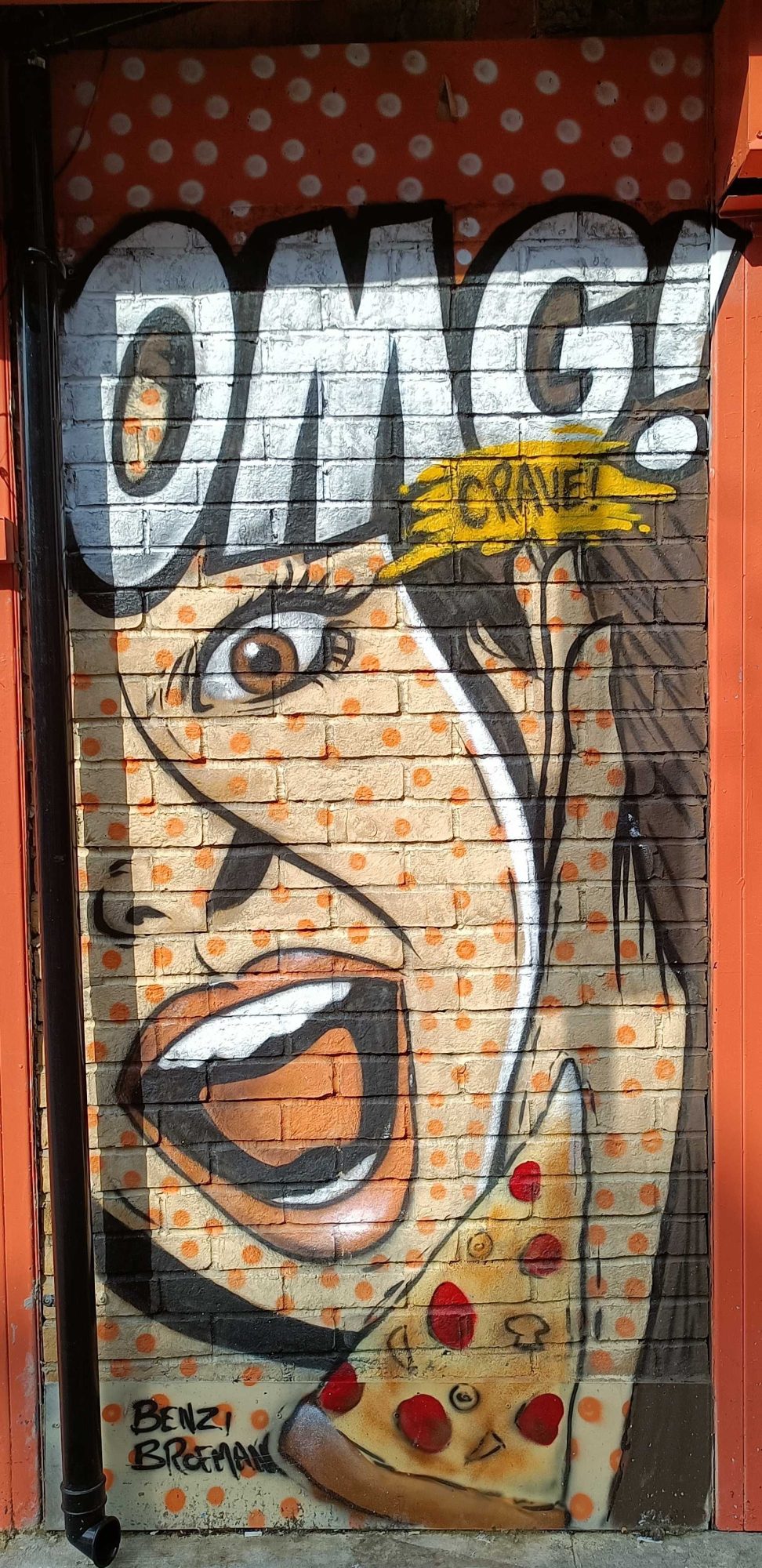Visage pop art « OMG! » — Street art de Benzi Brofman à London