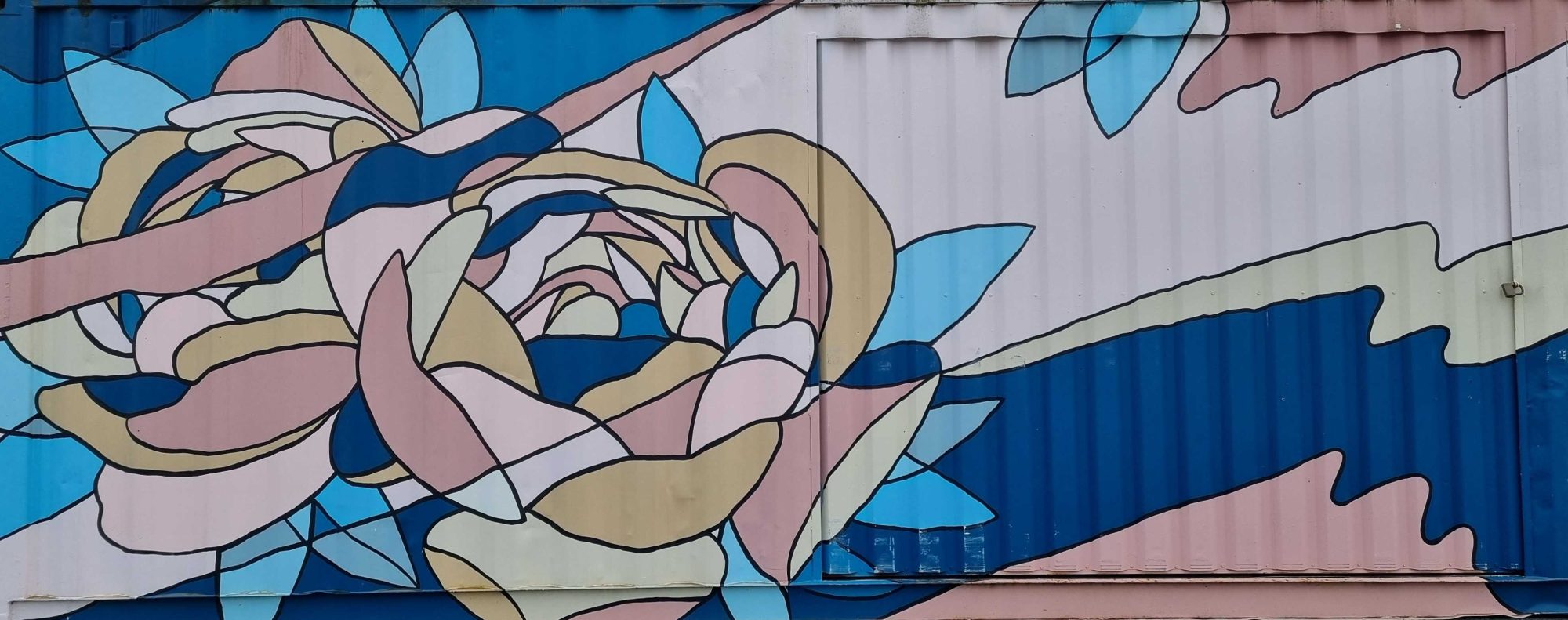 Pivoine en vitrail, deuxième panneau de Vichy — Street art à Vichy