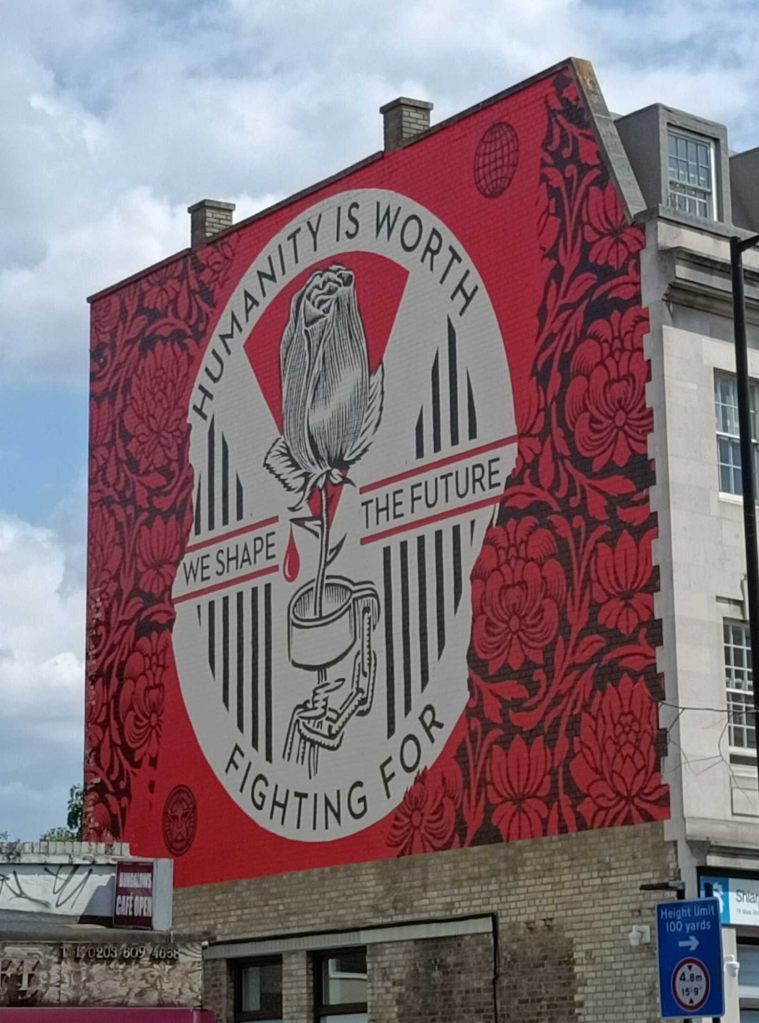 Humanité combattante — Street art de Obey (Shepard Fairey) à London