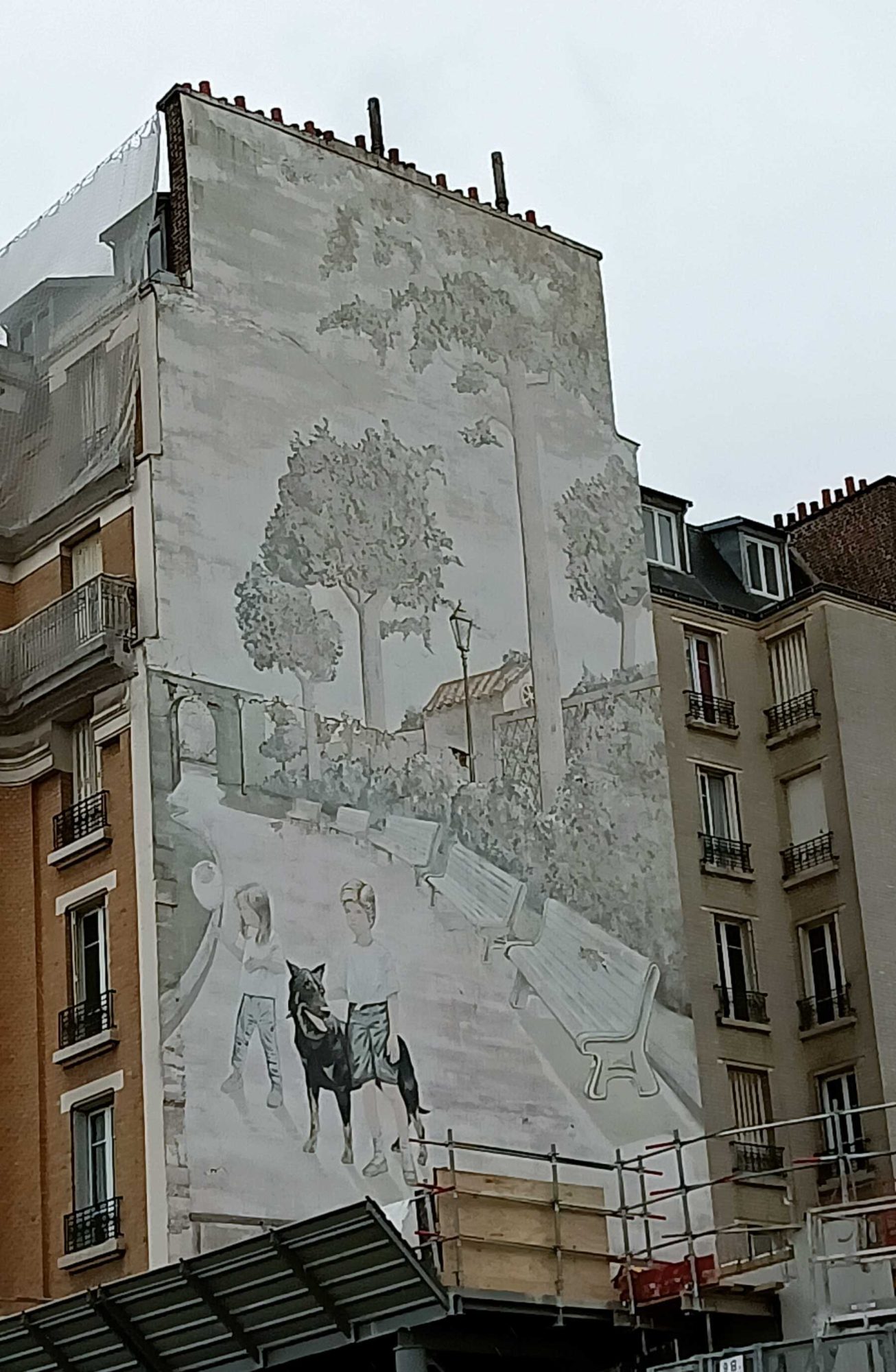 Park Scene in Grisaille — Street art in Saint-Ouen-sur-Seine