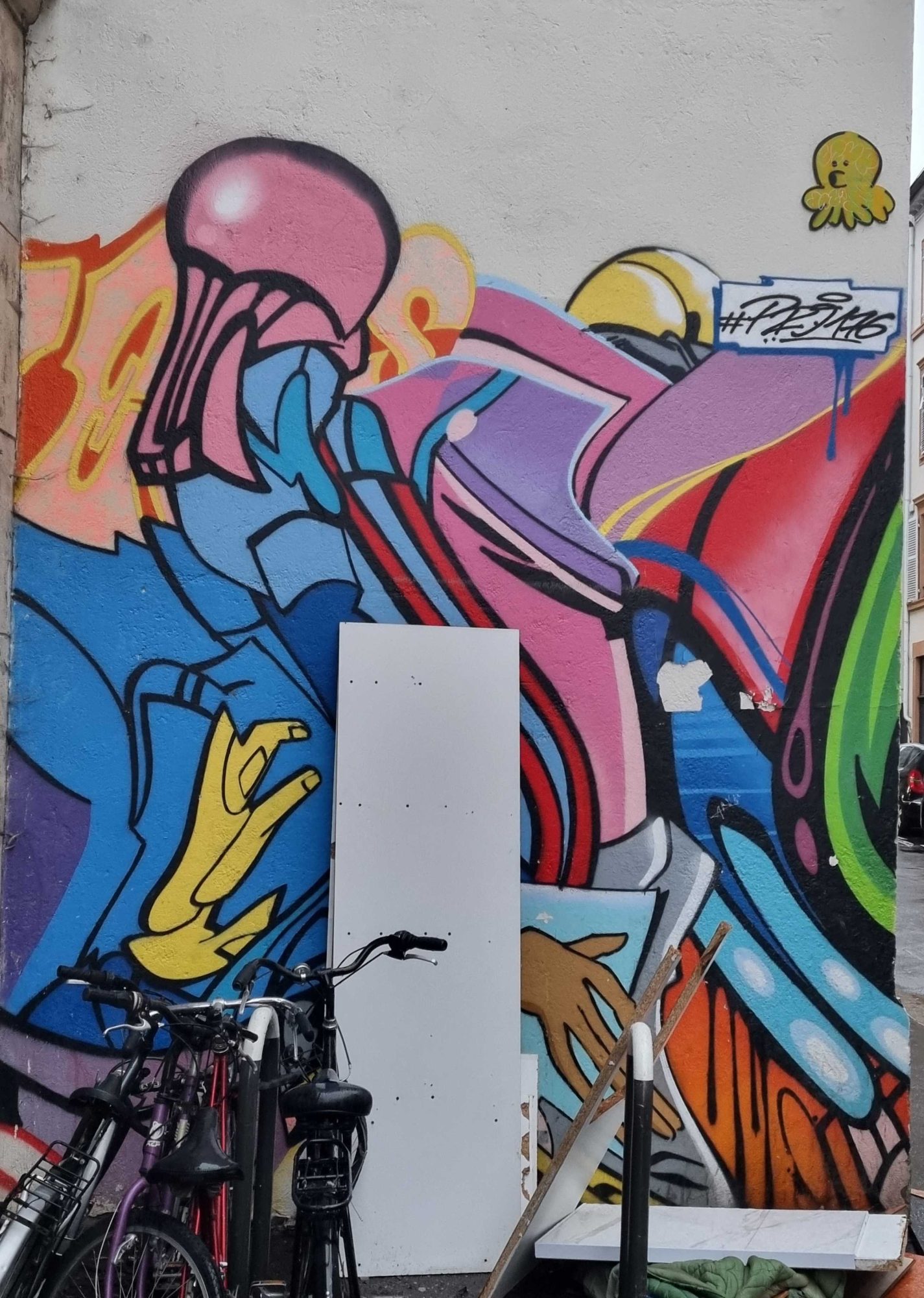 Formes anguleuses de Gzup et Pro176 — Street art de Gzup, Pro 176 à Strasbourg