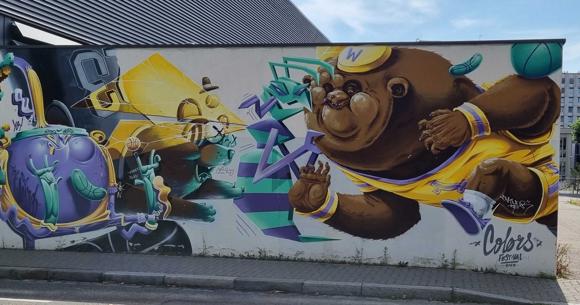 Basketball Bear at the Colors Festival — Street art by Stom500 in Strasbourg