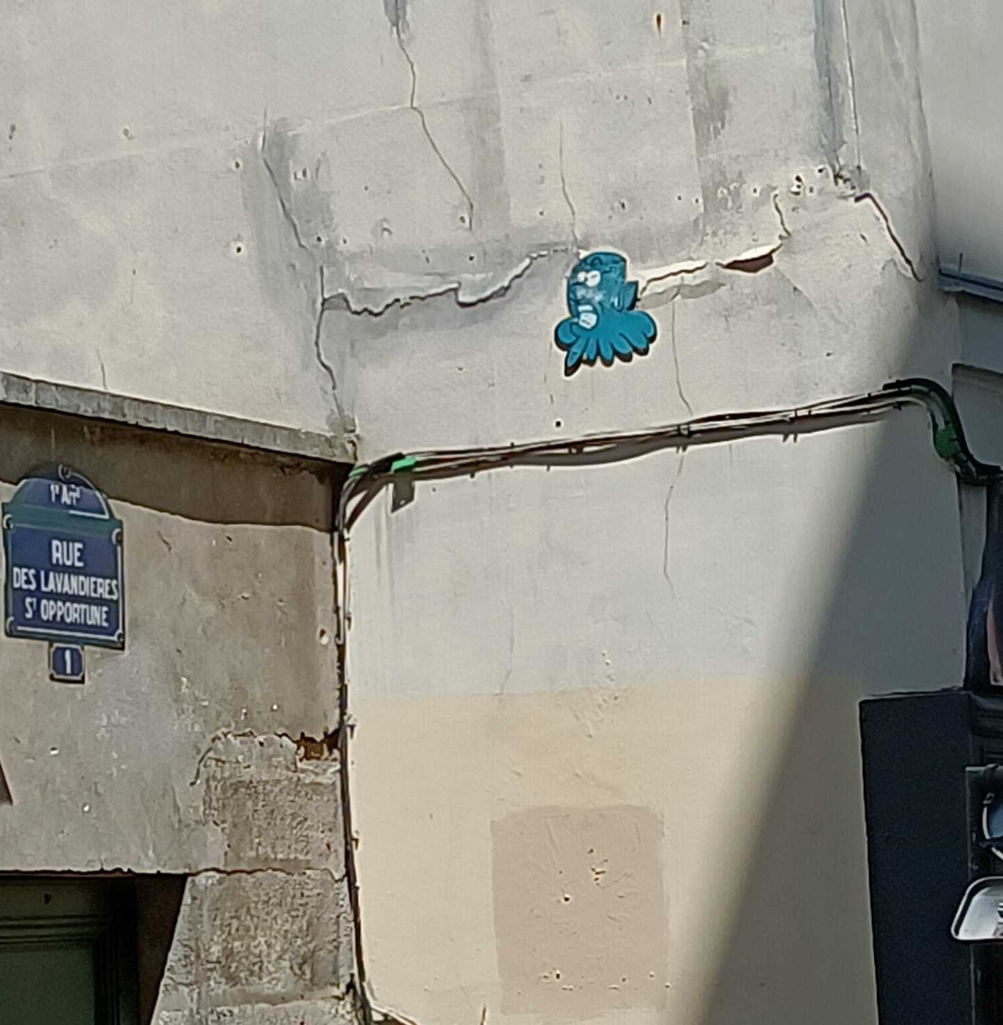 Sticker bleu Gzup rue Paris — Street art de Gzup à Paris
