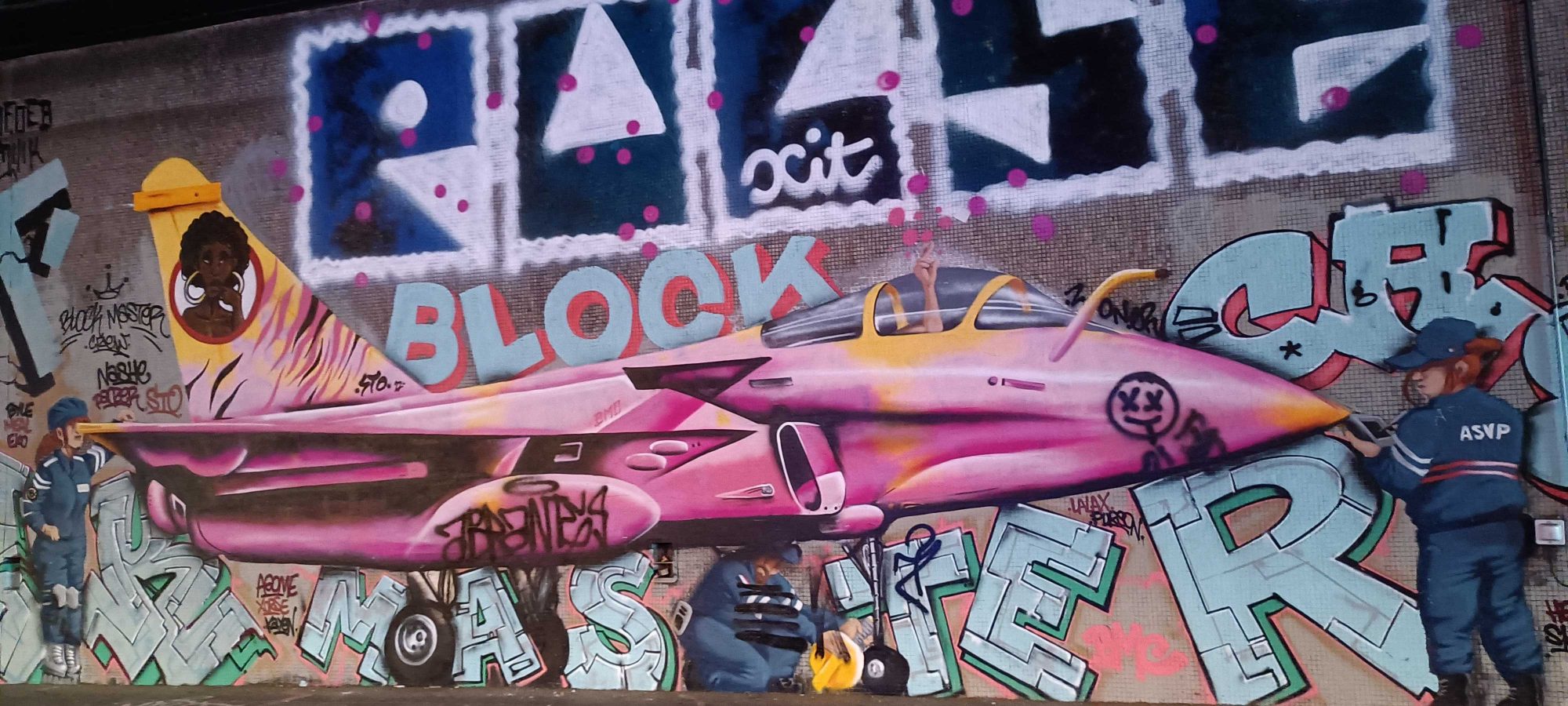 Pink Fighter Jet and Graffiti — Street art in Paris