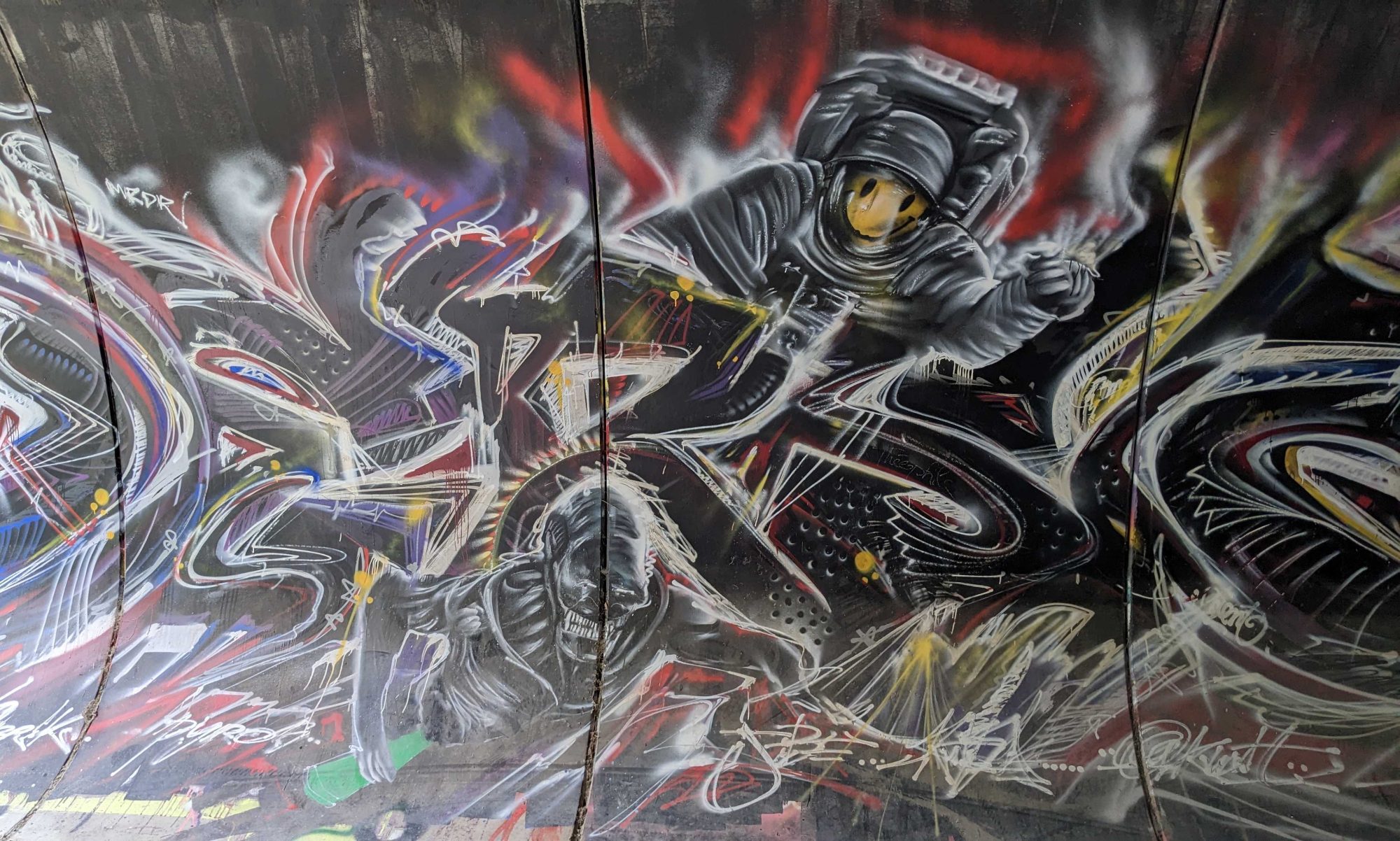 Cosmic Astronaut Graffiti — Street art in Soyons