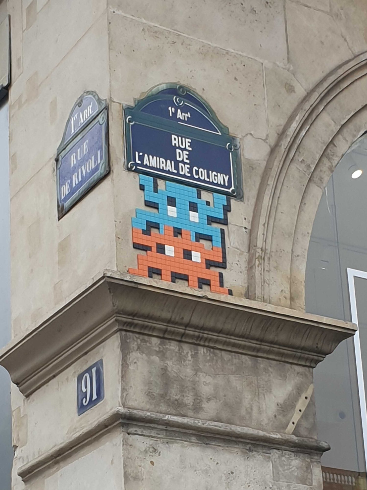 PA_1260, Space Invader on Rue de Rivoli — Street art by Invader in Paris