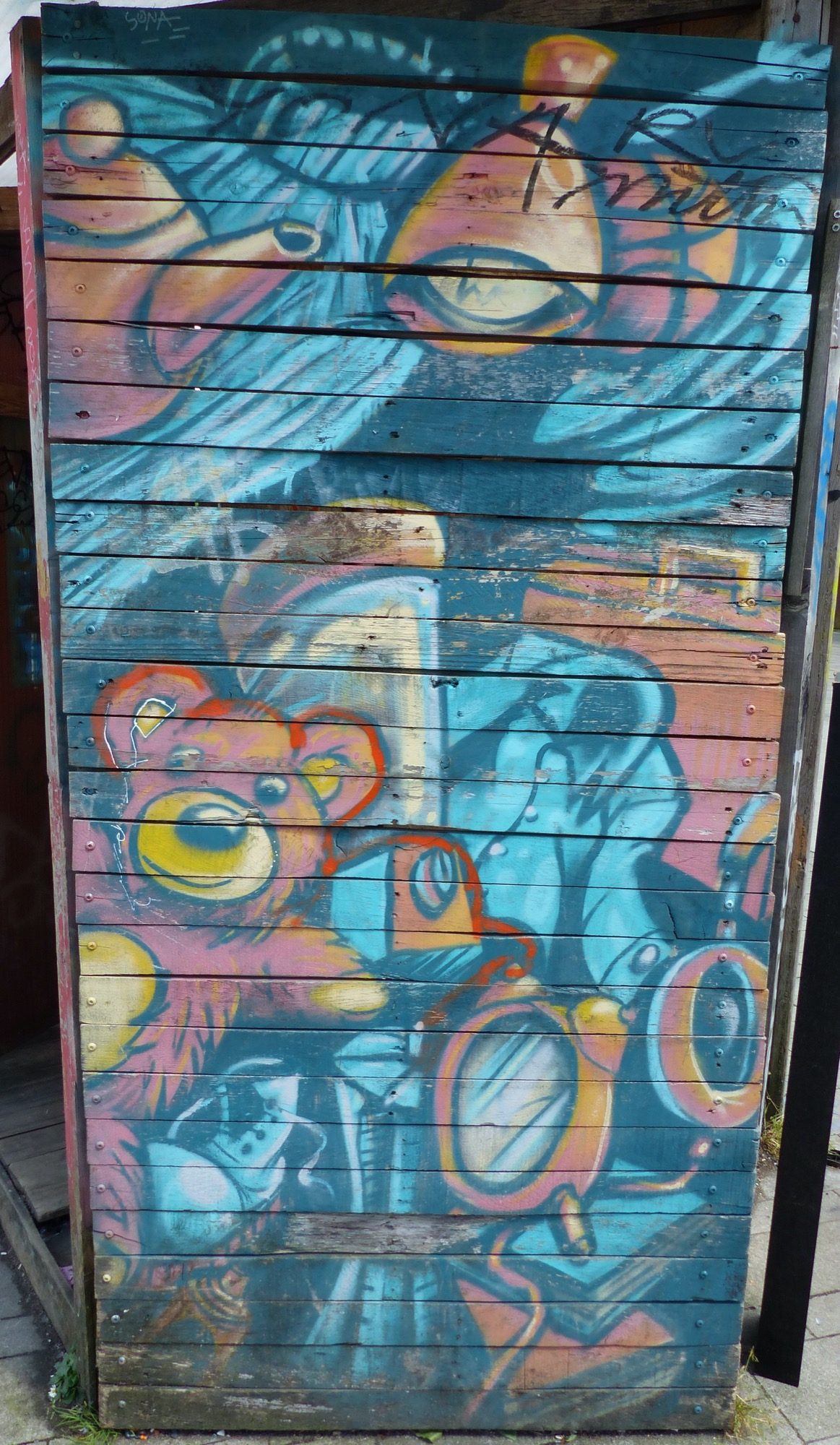 Painted Door with a Teddy Bear — Street art in Nantes