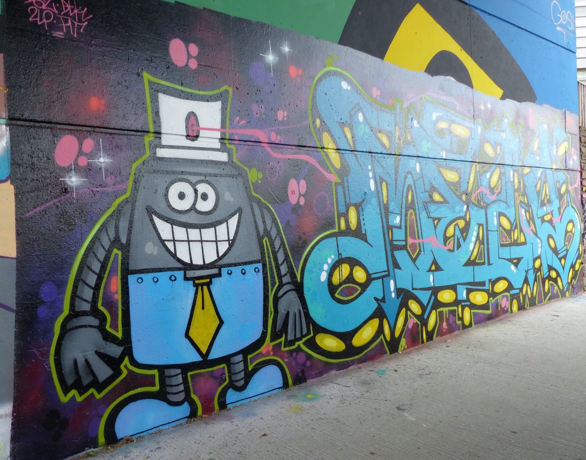 Robot au haut-de-forme — Street art à Nantes