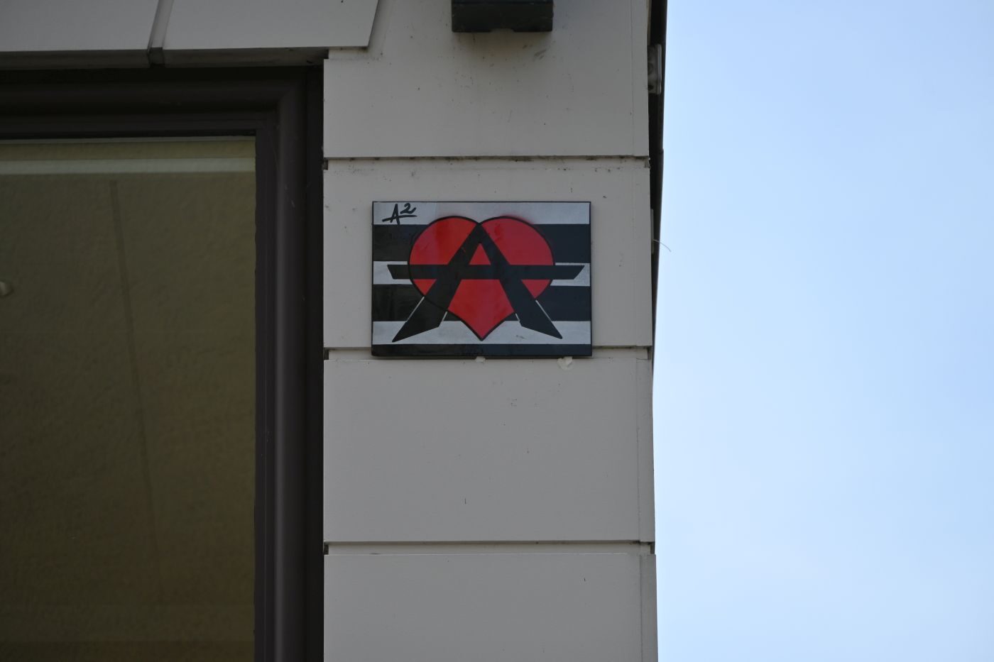 Le drapeau breton et le cœur d'un anarchiste — Street art de A2 à Rennes
