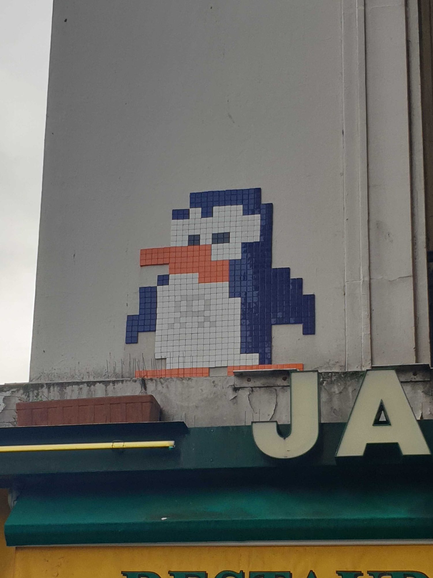 Space Invader PA_0874 — Street art de Invader à Paris