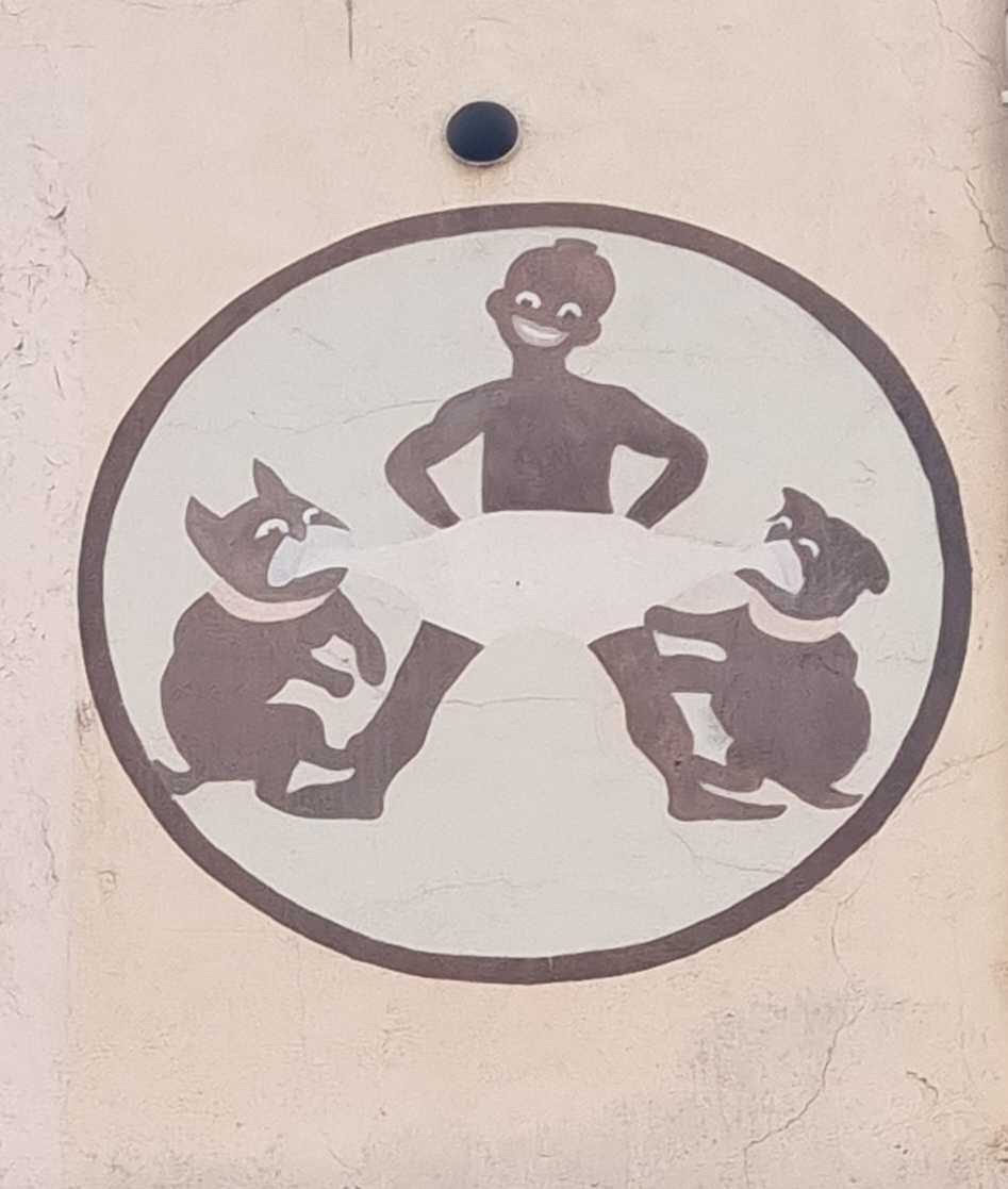 Child and Animals Medallion in Clermont-Ferrand — Street art in Clermont-Ferrand