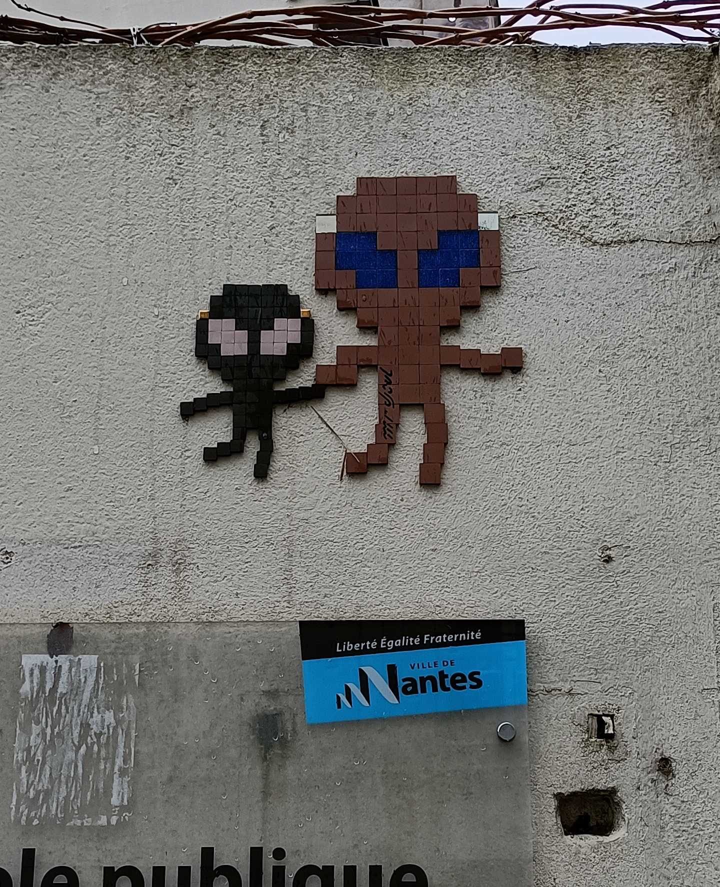 Duo d'aliens par Mr Djoul — Street art de Mr Djoul à Nantes