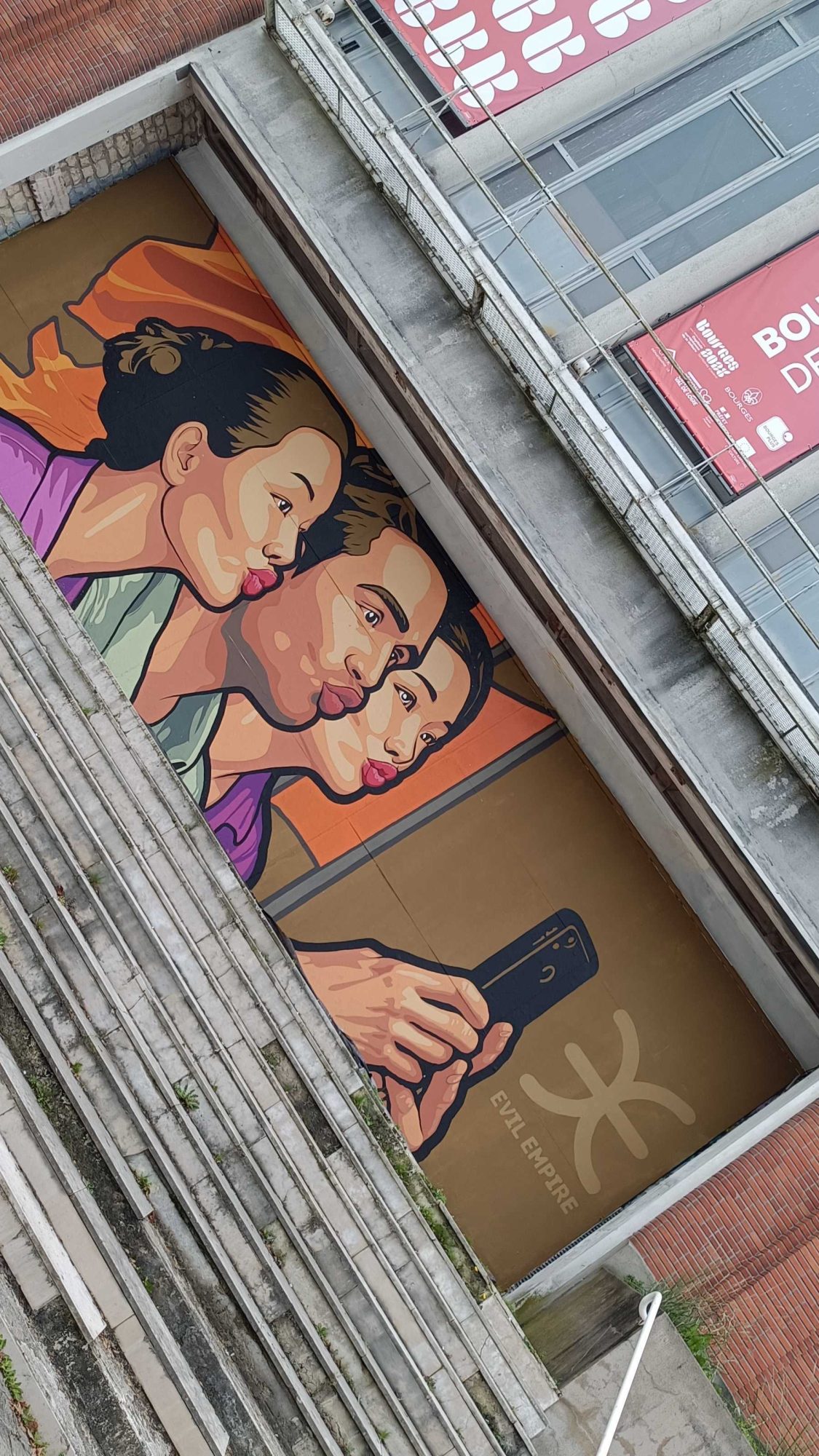 Complicit Selfie, Vectorial Mural in Bourges — Street art in Bourges