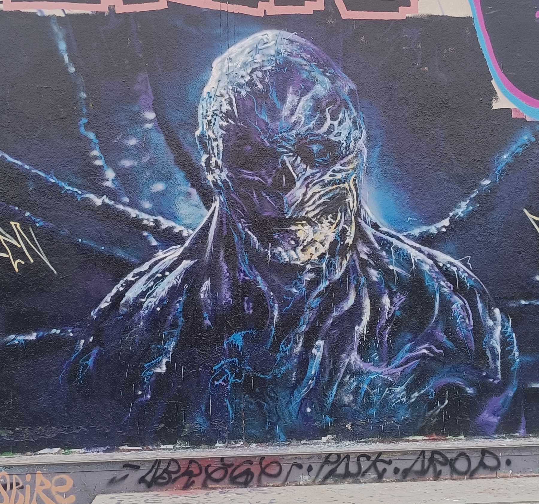 Créature sombre hyperréaliste — Street art à Nantes